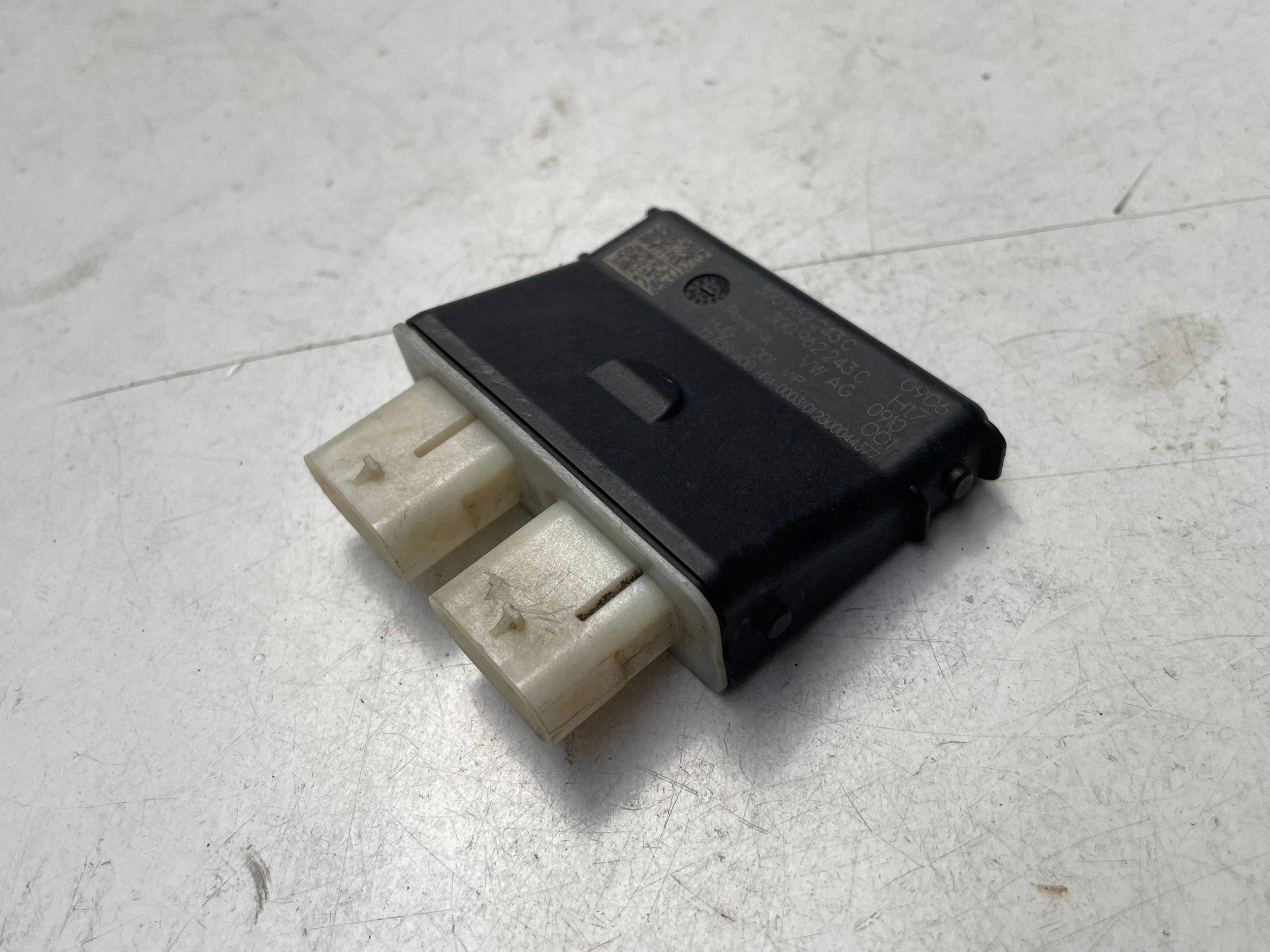 module bonnet boot VOLKSWAGEN TIGUAN 3G0962243C original!