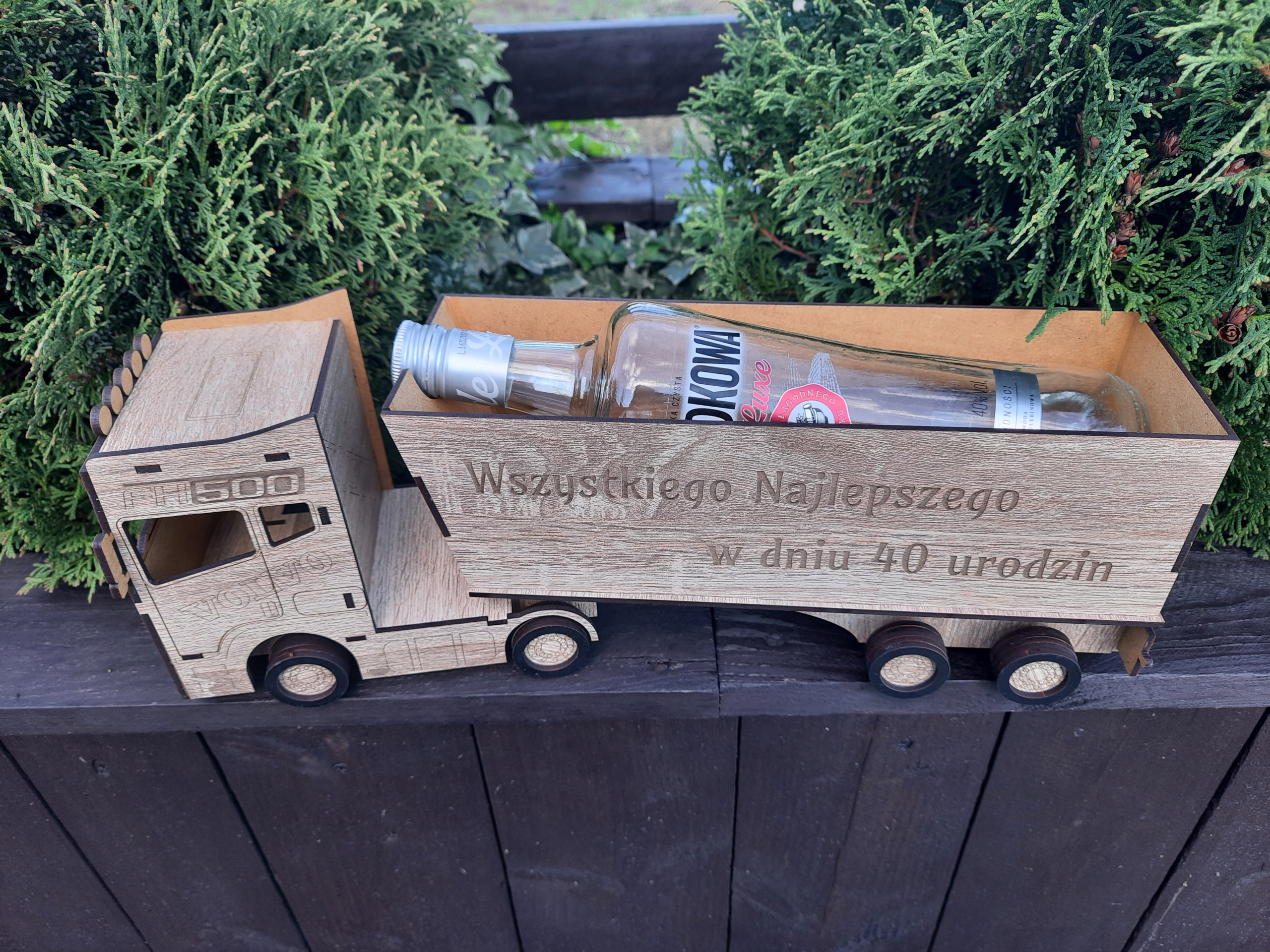 TIR prezent wodowoz opakowanie kierowca halogeny Okazja urodziny