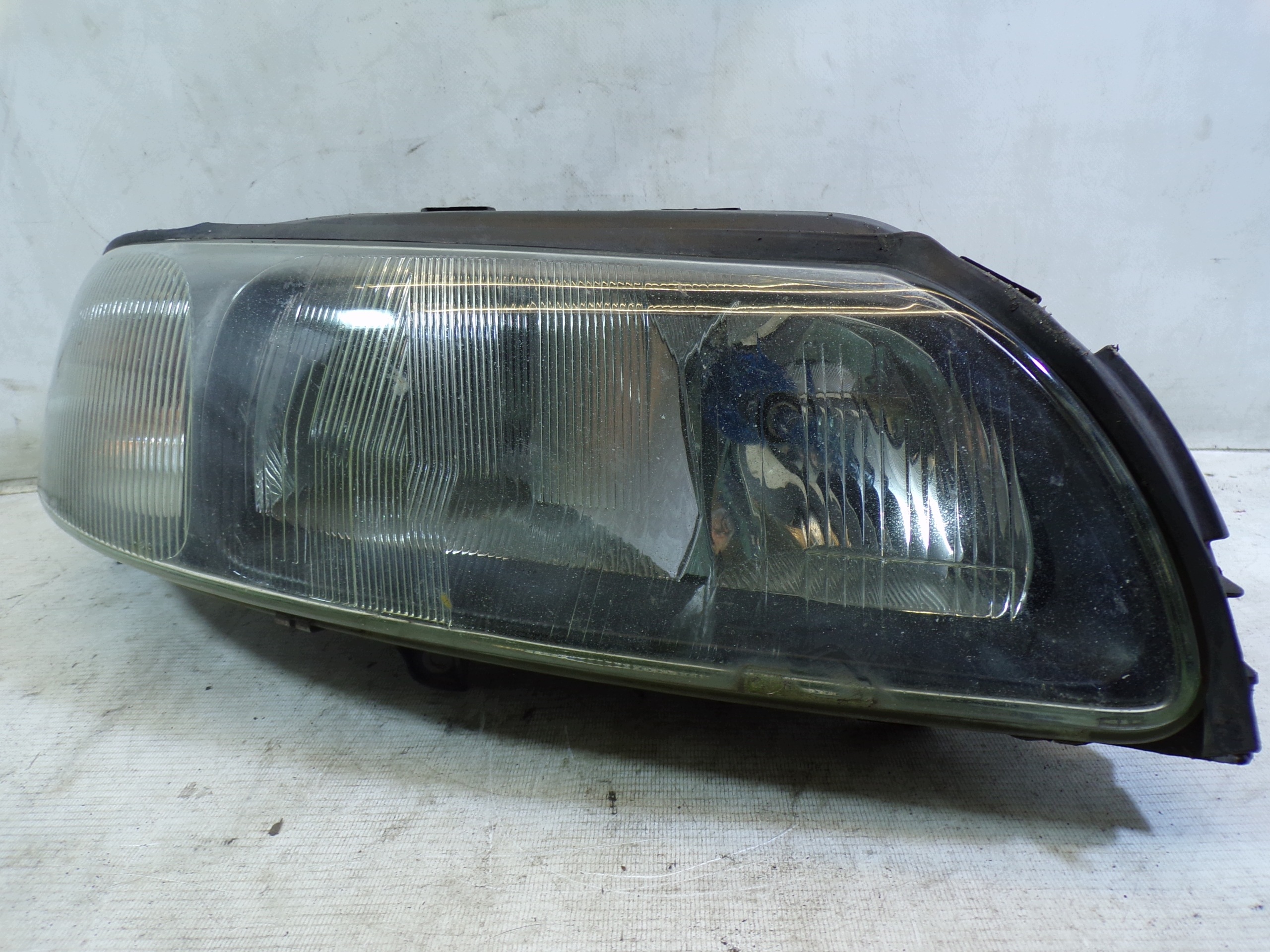 light front front right VOLVO V70 2 II (K)