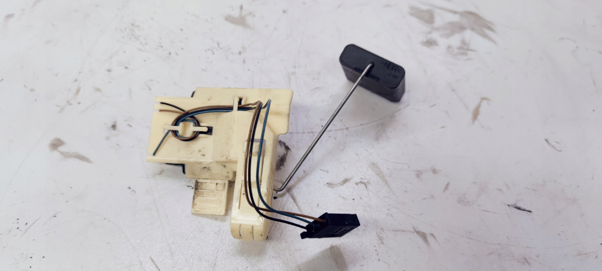 PLYWAK DES KRAFTSTOFFSBEHÄLTERS SENSOR AUDI A8 D4 4H0919673D