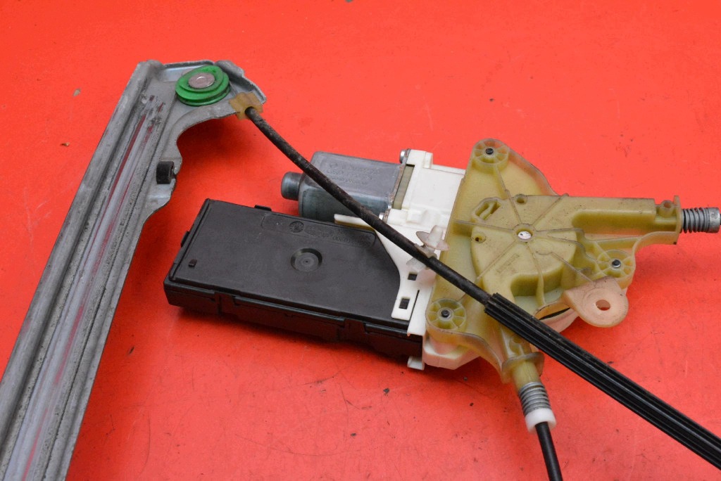 window regulator left front EU 807010002R RENAULT LAGUNA 3 III KOMBI 07-11