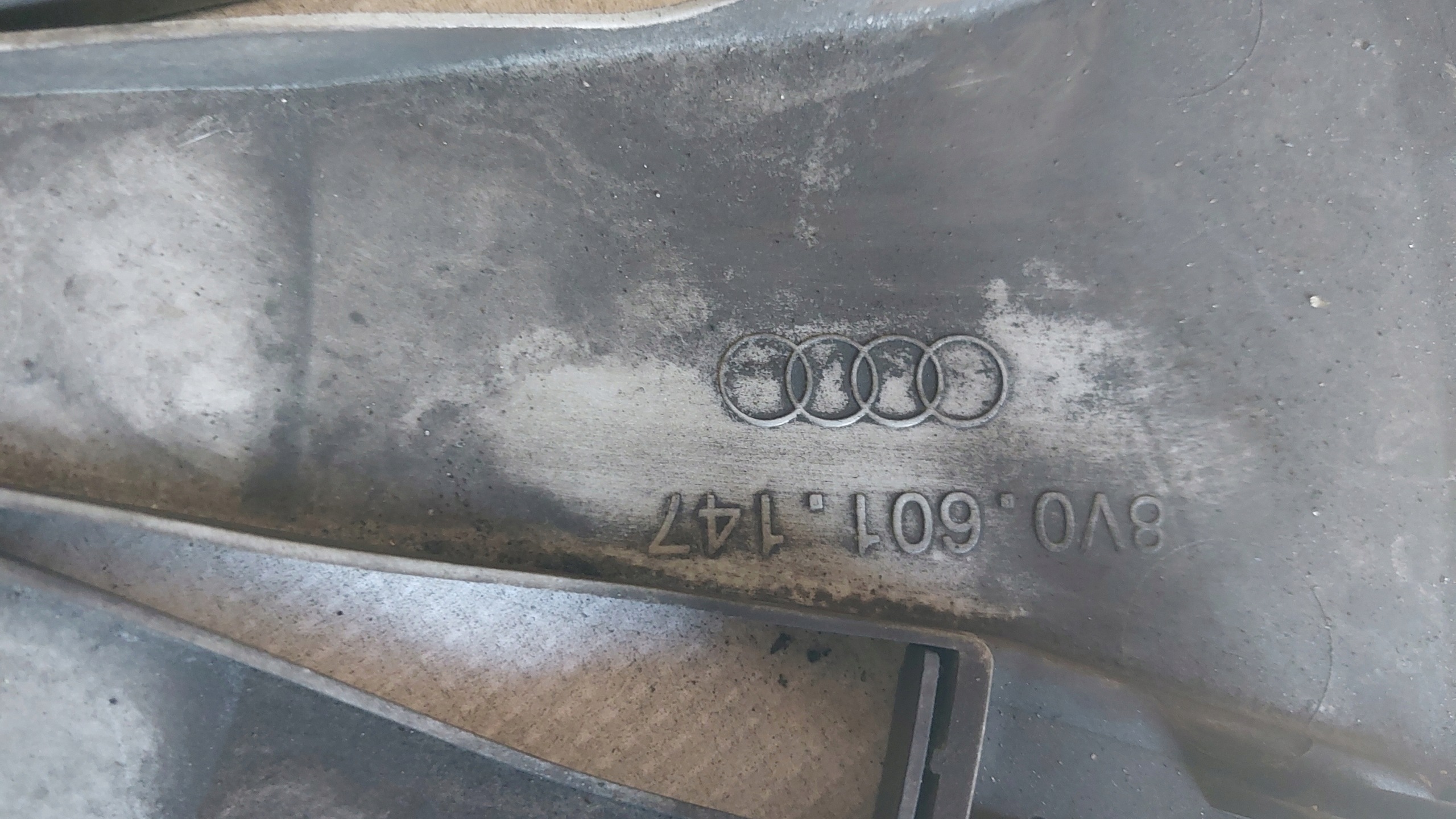 AUDI A3 A4 copri - originale 16" 8V0601147 nero
