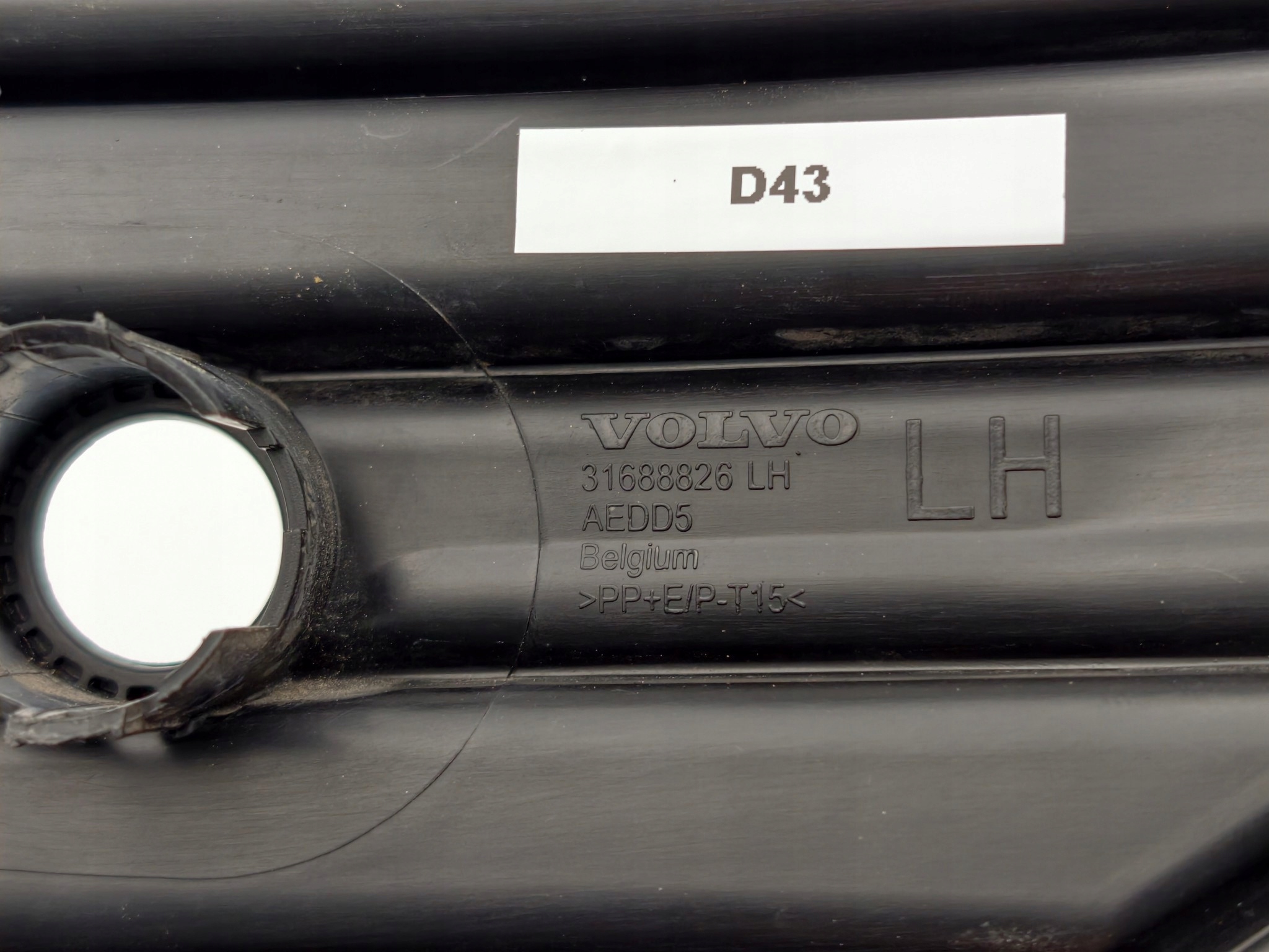 VOLVO S60 III V60 II grid of a bumper left front left front 31688826