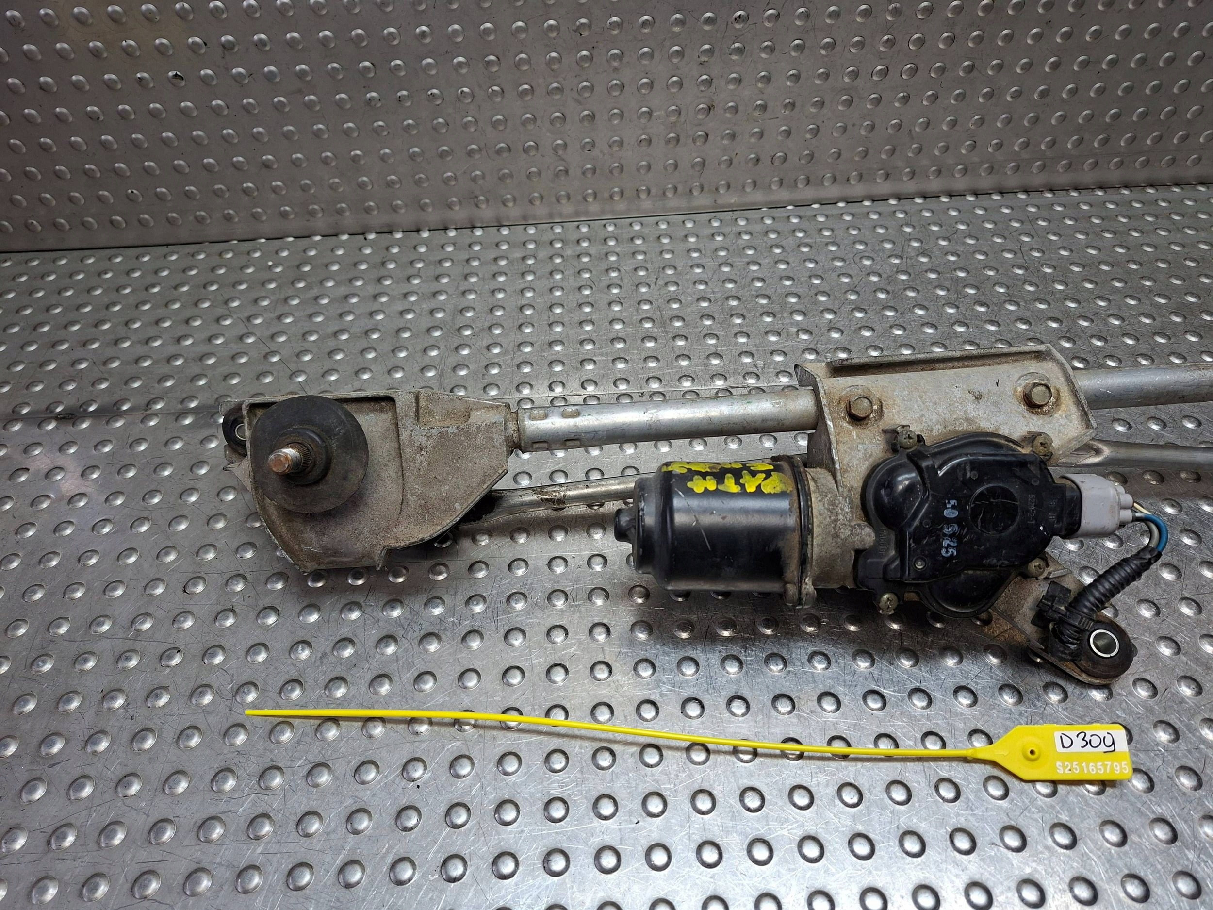 wiper mechanism front NISSAN NAVARA PATHFINDER 05