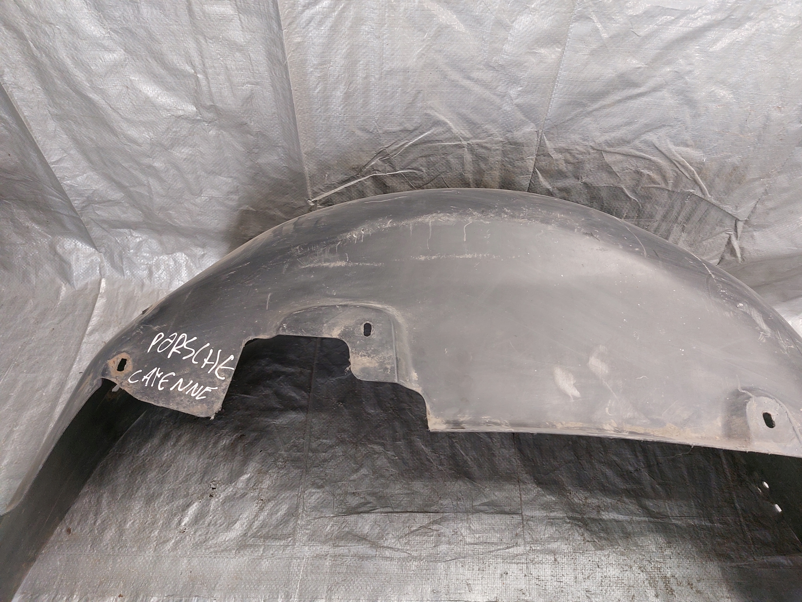 mudguard right rear. PORSCHE CAYENNE and