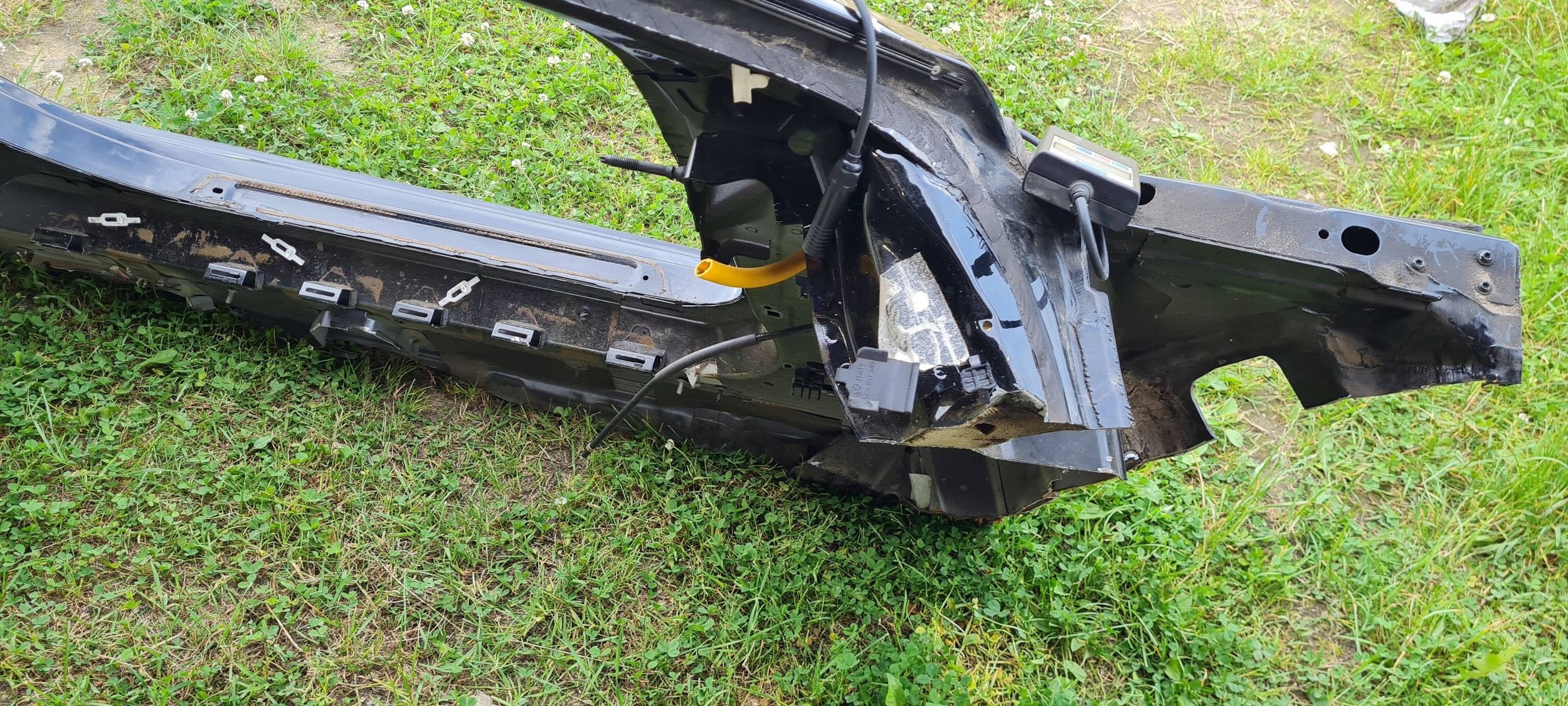 A4 B9 8W S4 pillar threshold side RAMA A and B left left front quarter LY9T