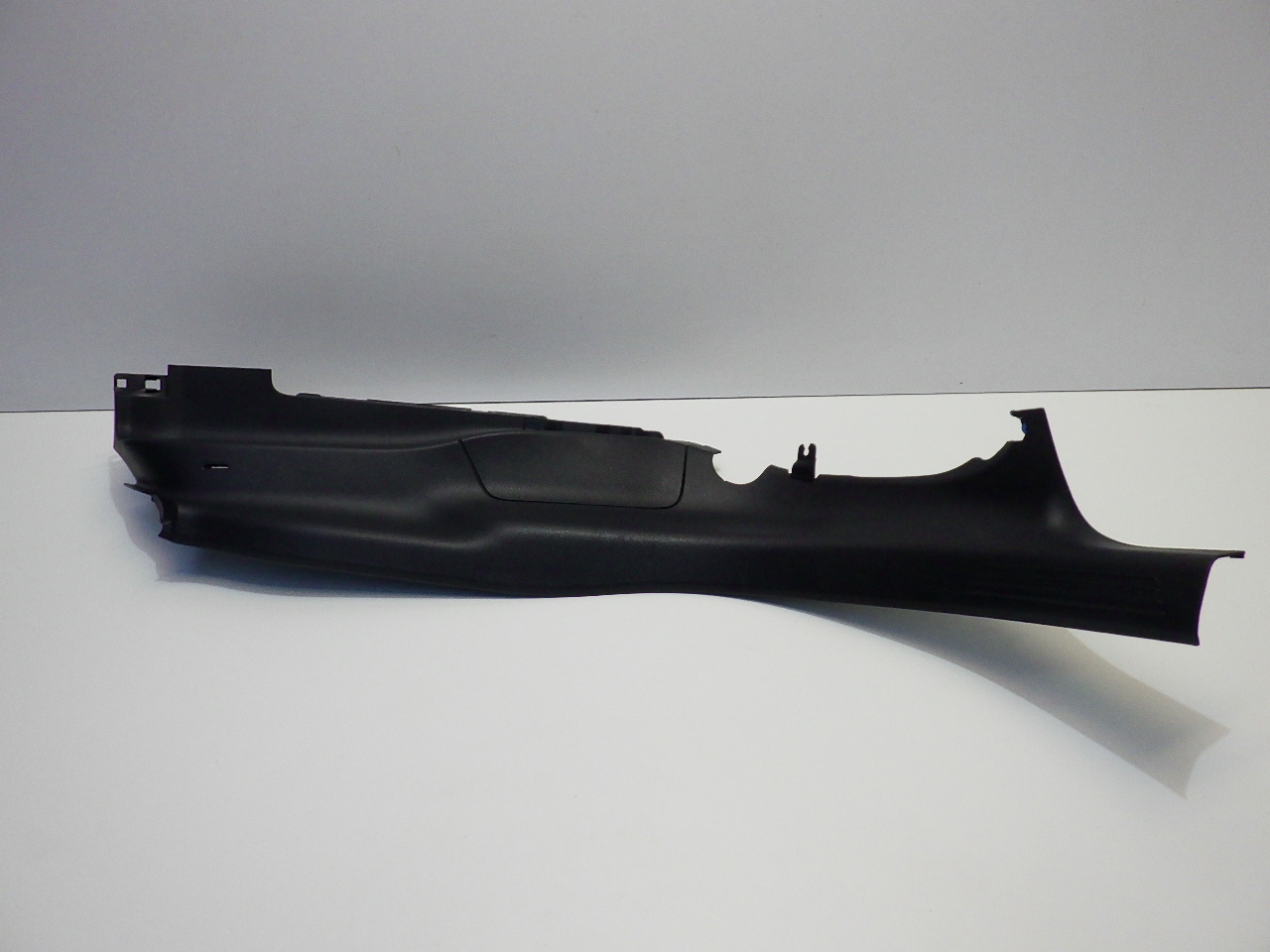 A1186903800 - CLA II W118 2022 накладка порога задняя правая