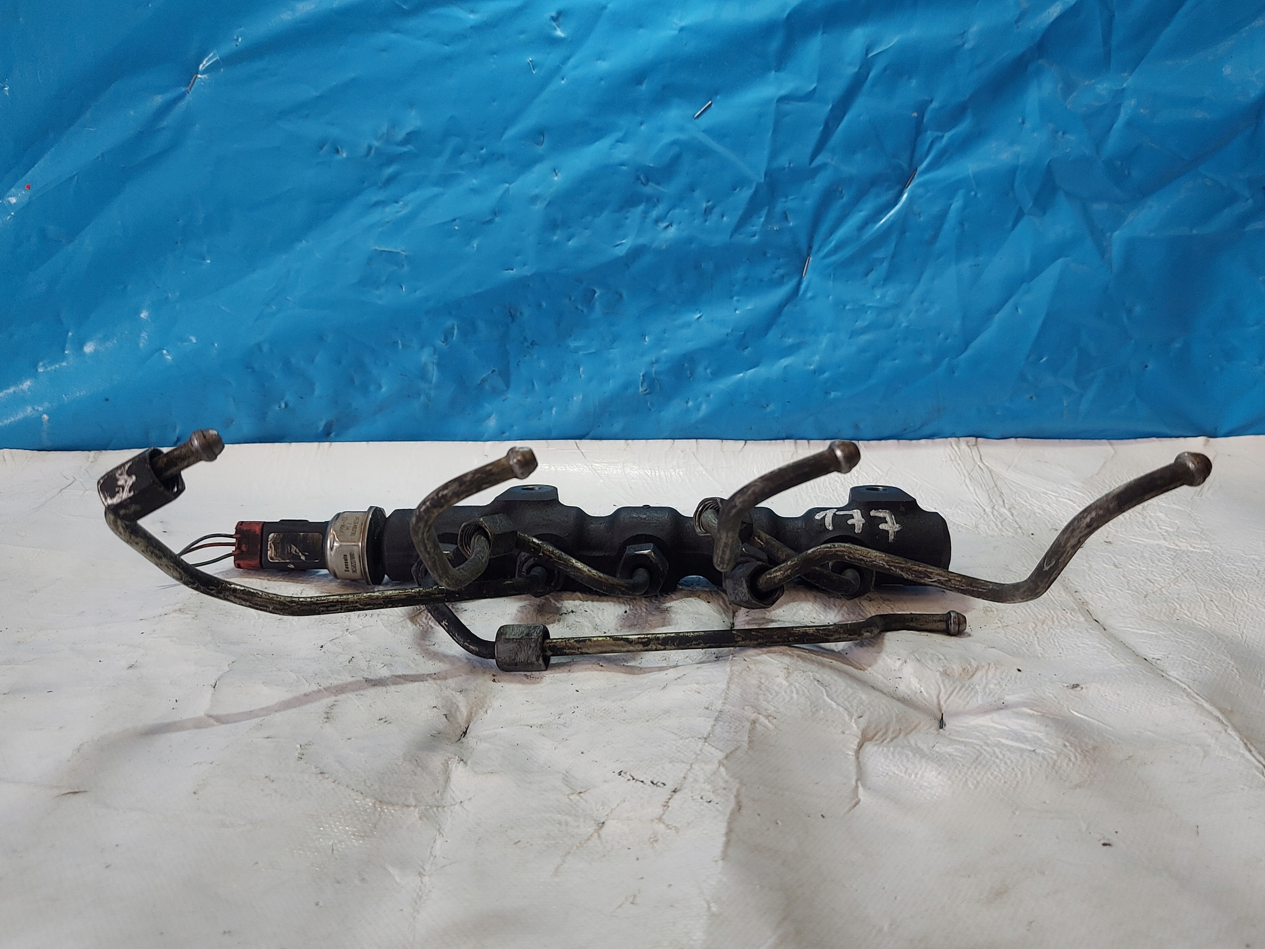 Rampe injection CITROEN C2 1.4 HDI 9654592680