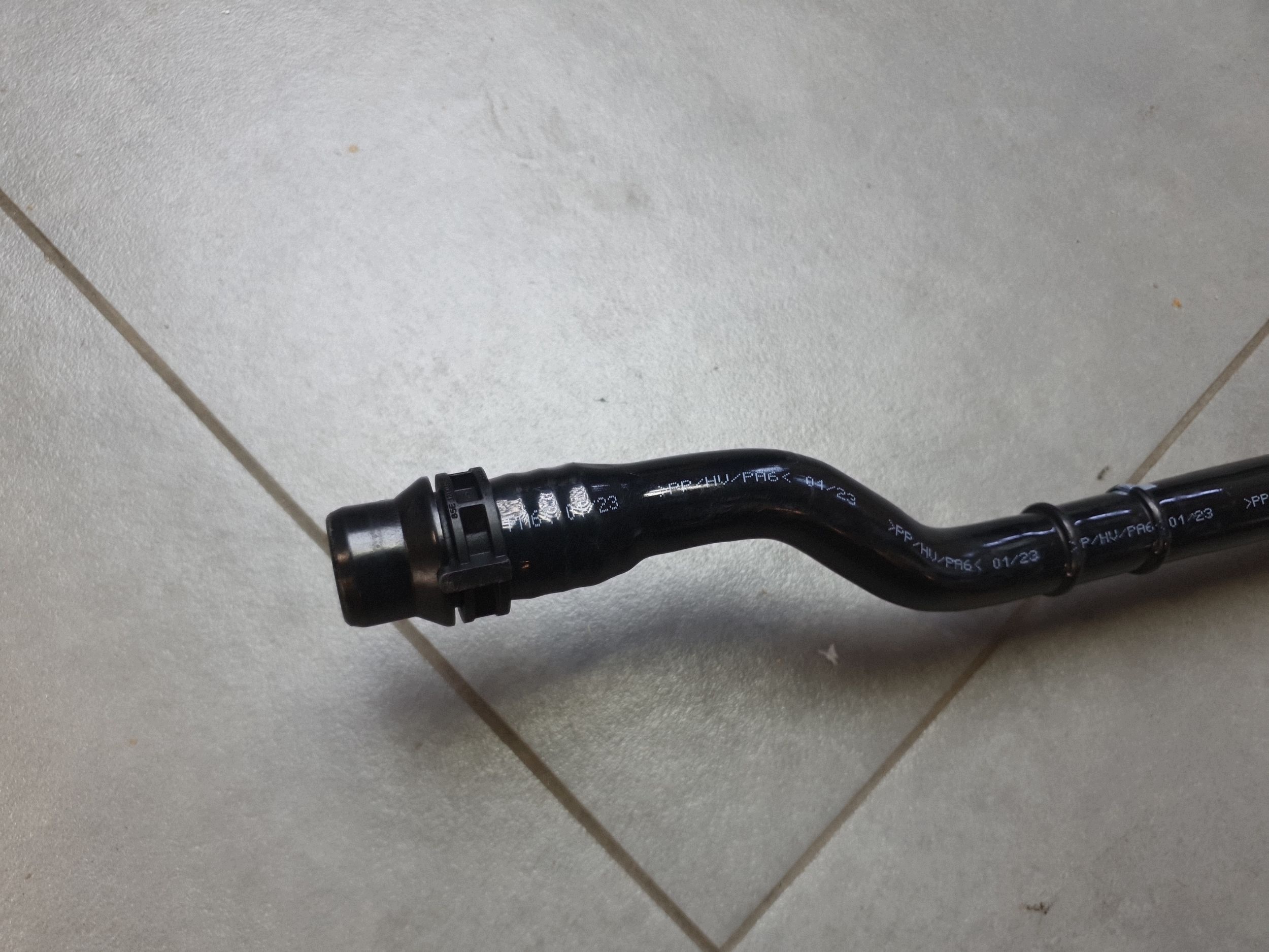 Audi SQ6 e-tron canalisation eau 85H122175K