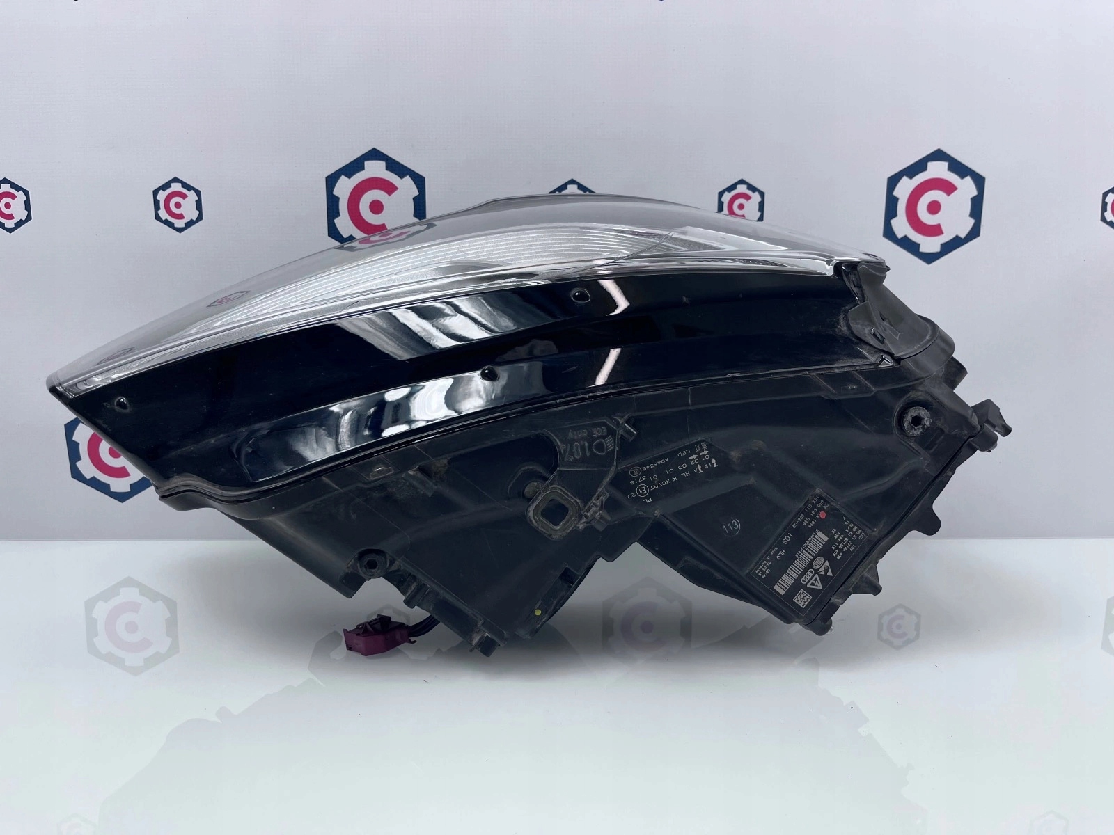 LAMPA PRAWA PRZÓD AUDI A8 D4 LIFT MATRIX Producent części Audi