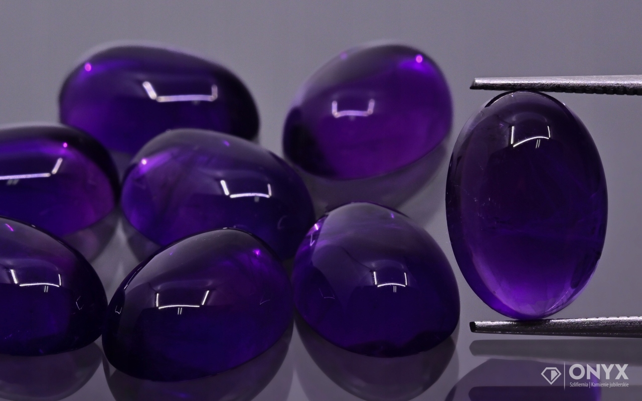 Ametyst A kabošon ovál 12x8 mm