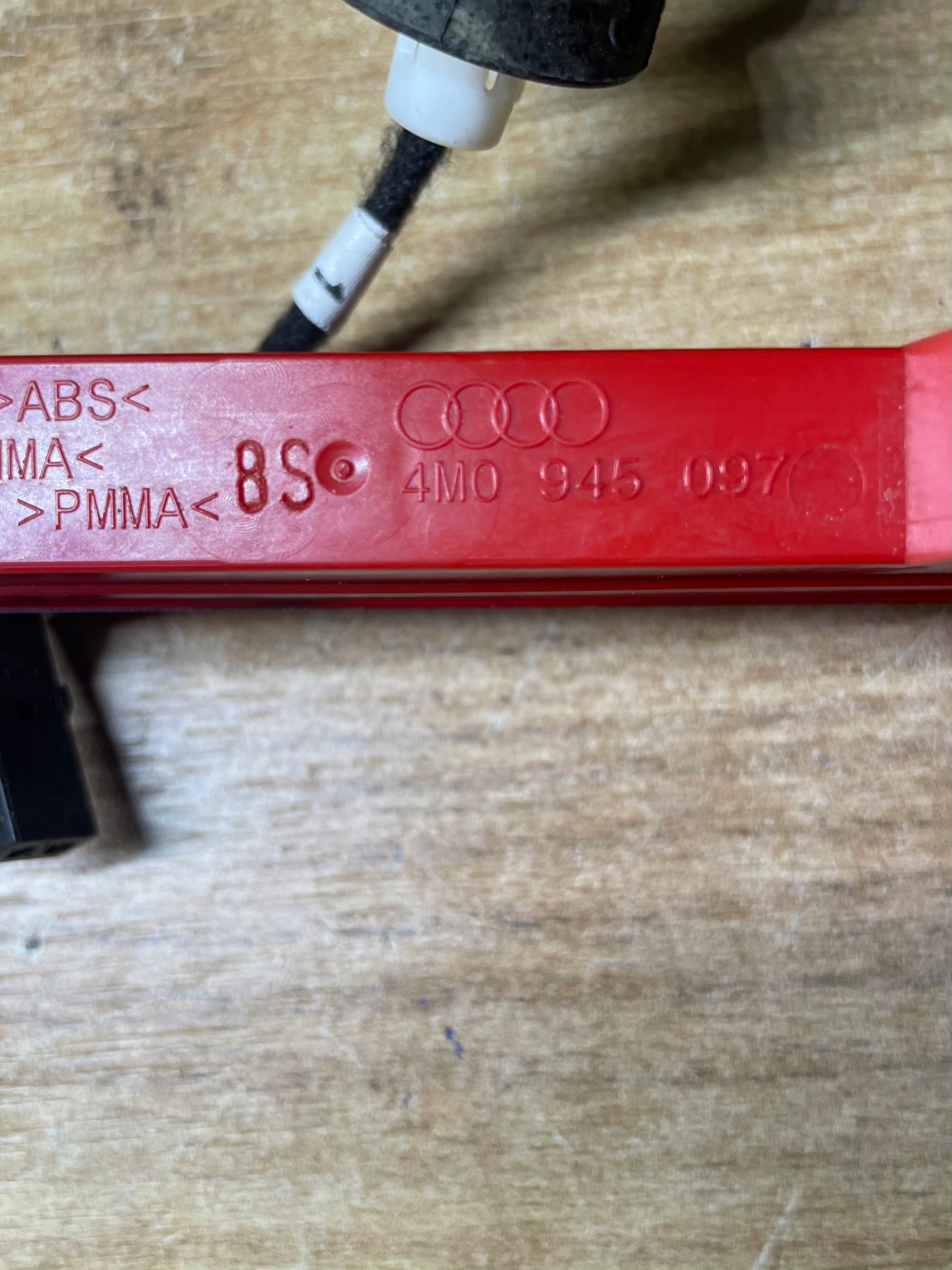 TRZECIE light STOP AUDI A4 B9 Q7 4M 4M0945097