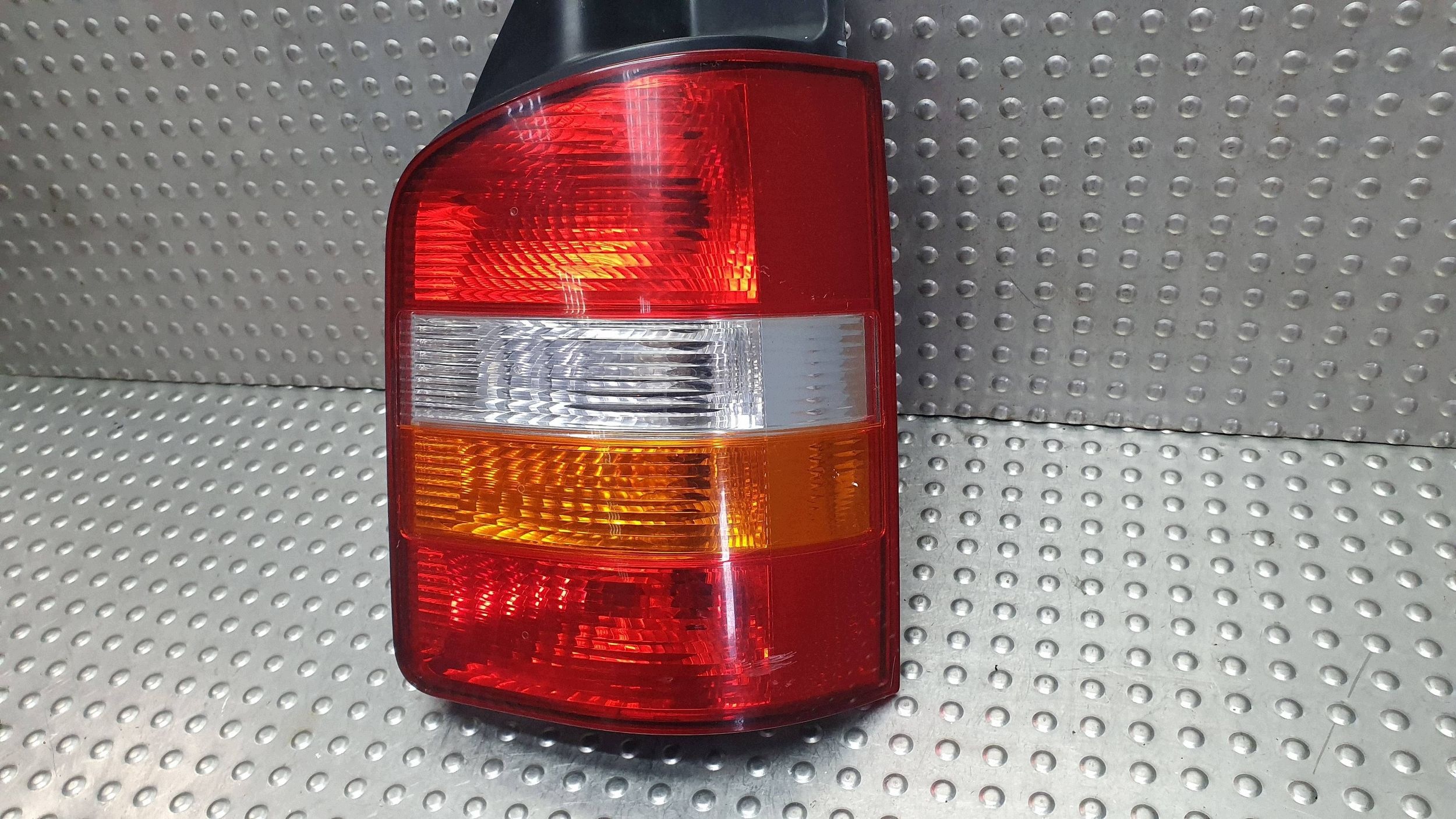 light right rear part 7H0945096K VW TRANSPORTER T5
