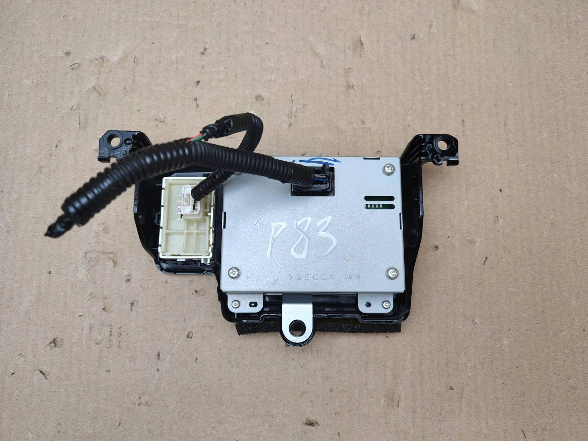 display Toyota Sienna 3 2011 83290-08040-00