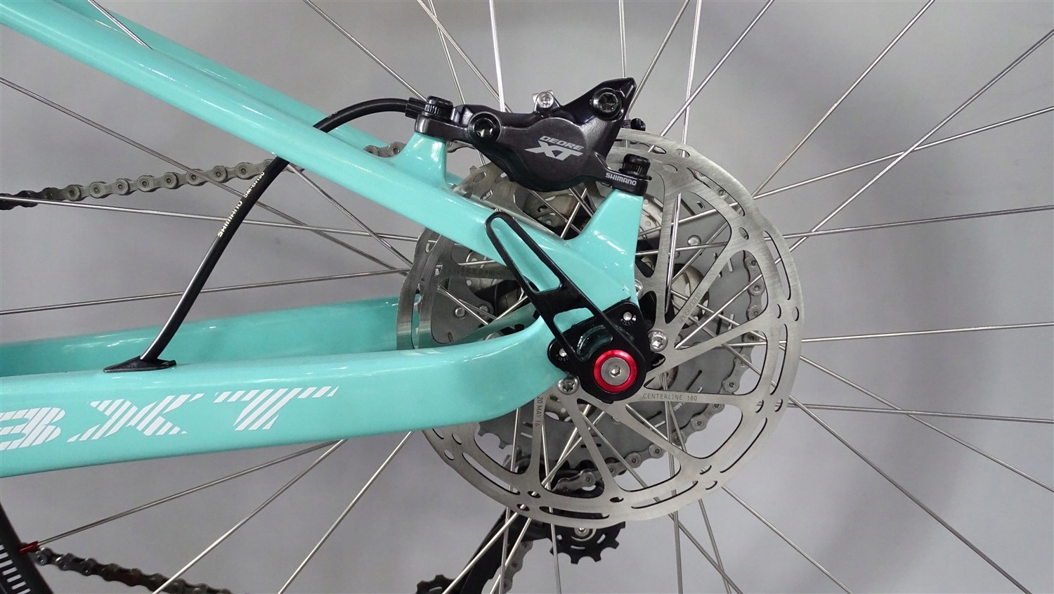 BXT FULL CARBON SHIMANO XT DT SWISS MODEL 2021 Wyposażenie dodatkowe koszyk na bidon