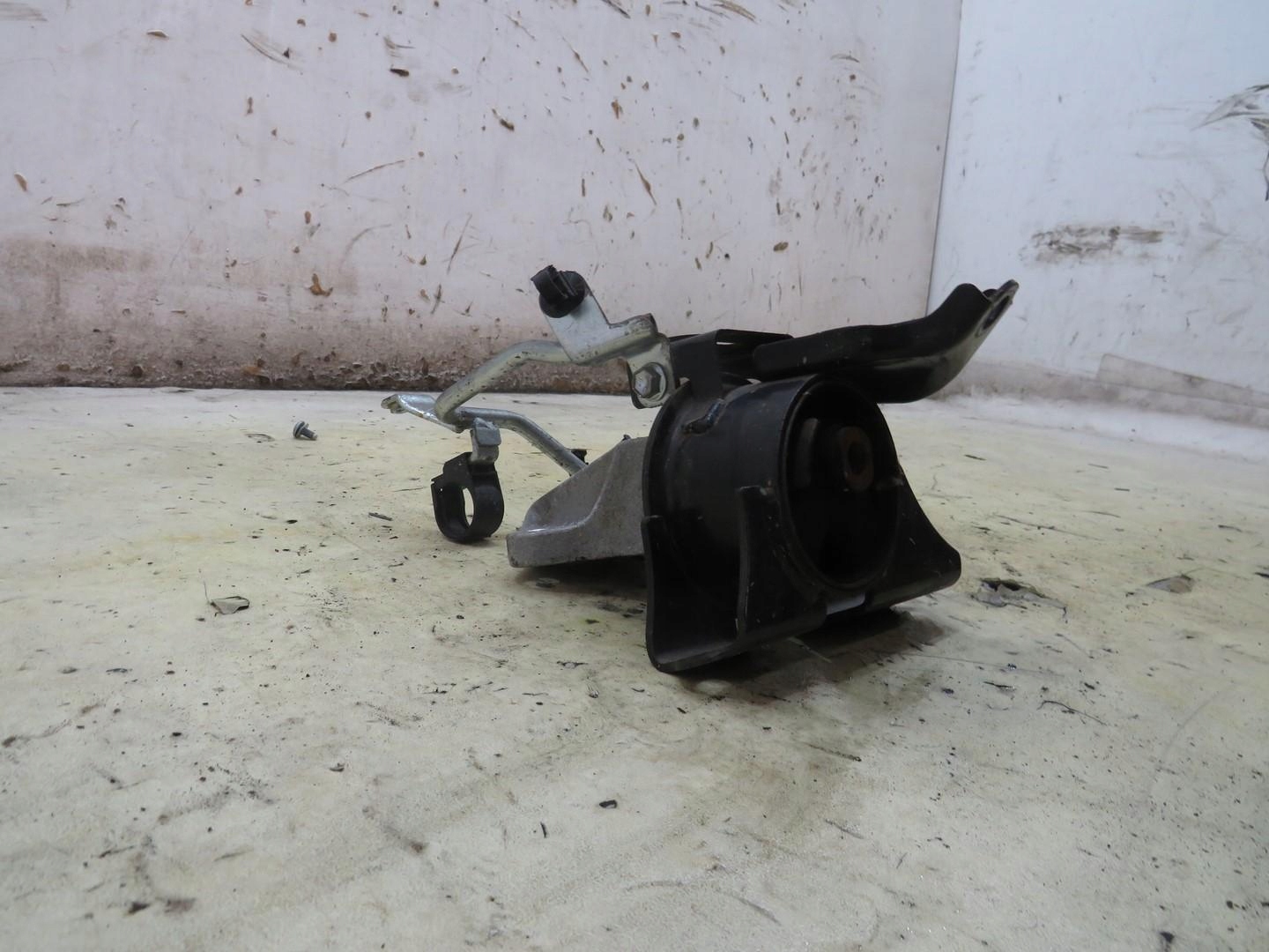 лапа подушка Двигателя левый suzuki VITARA III 1.6