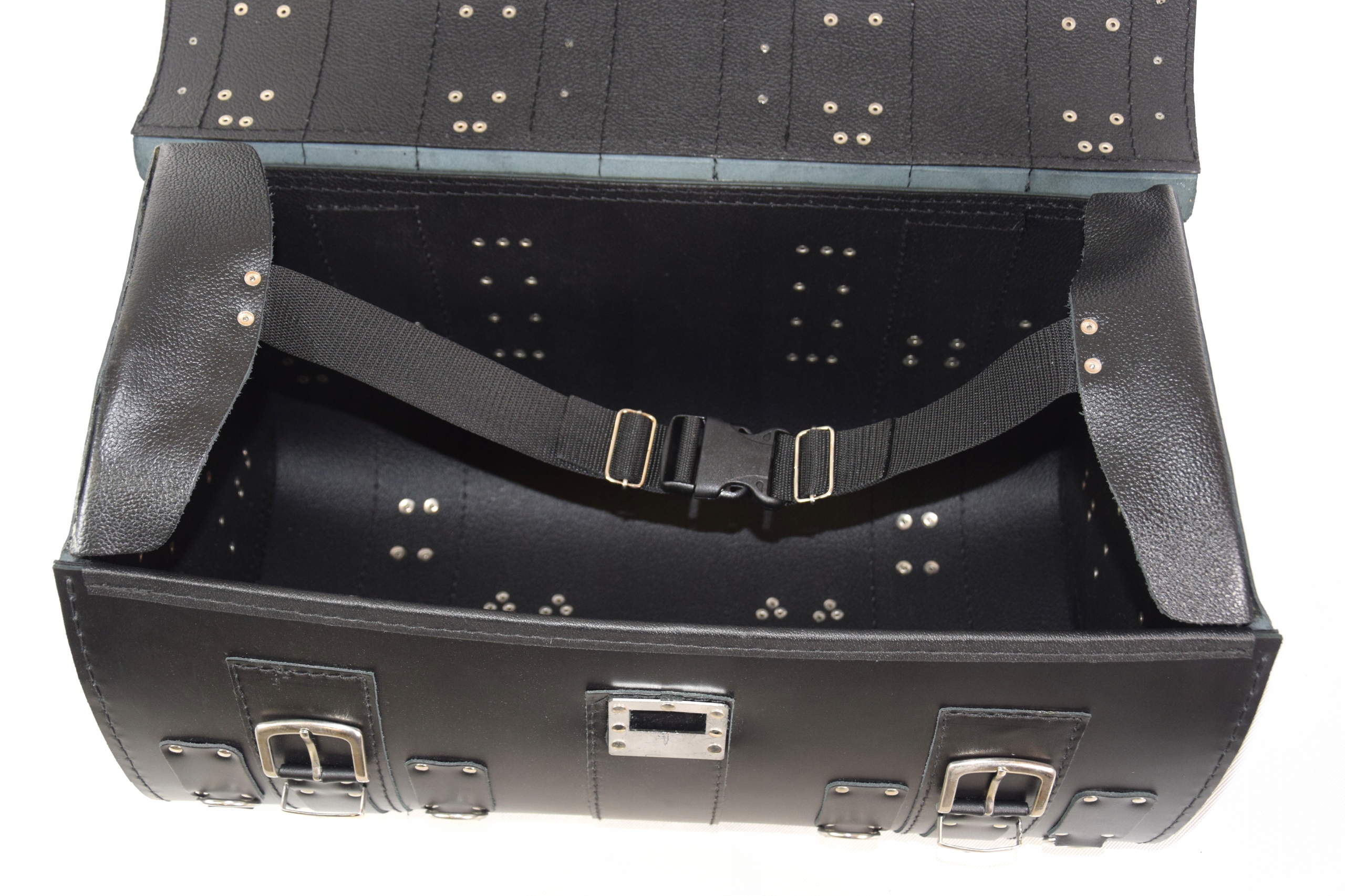 Skórzany kufer z zamkiem SAKO tylni kufer K15