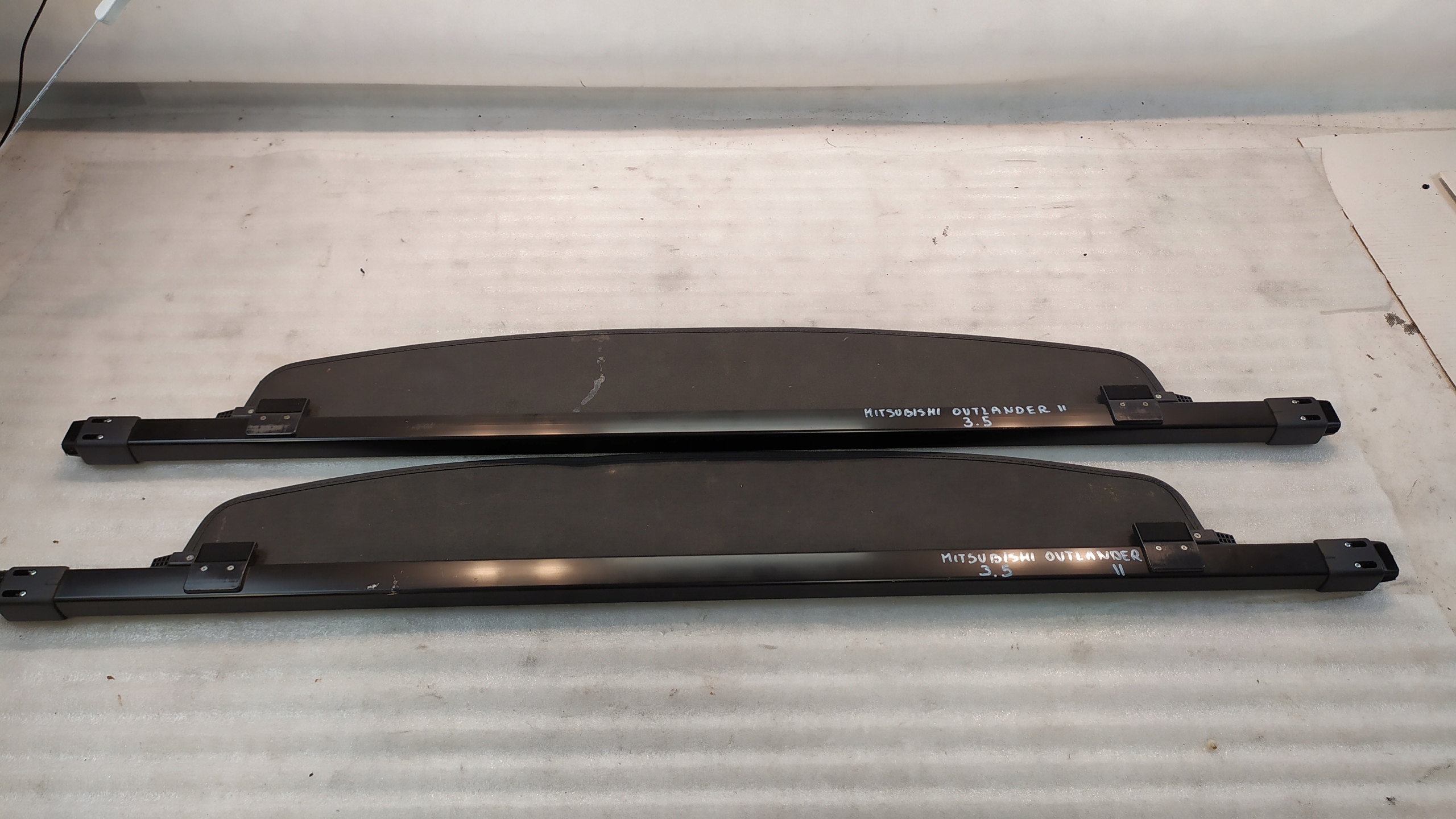 ROLETA BAGAŻNIKA MITSUBISHI OUTLANDER II