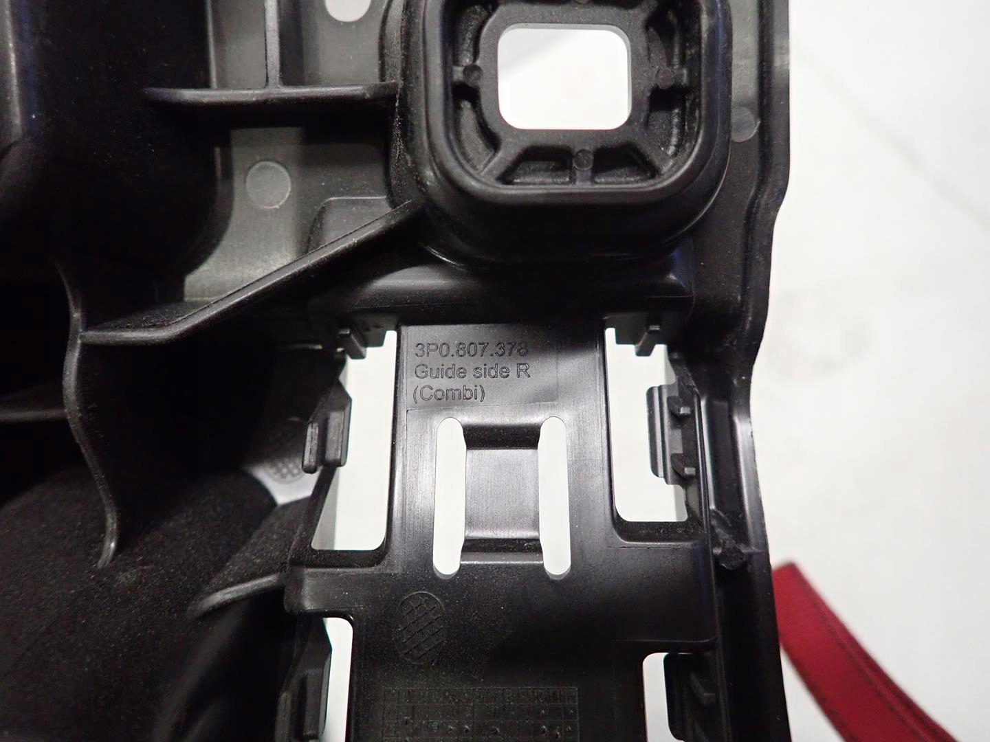 bumper bracket right SKODA SUPERB IV 2024- 3P0807378