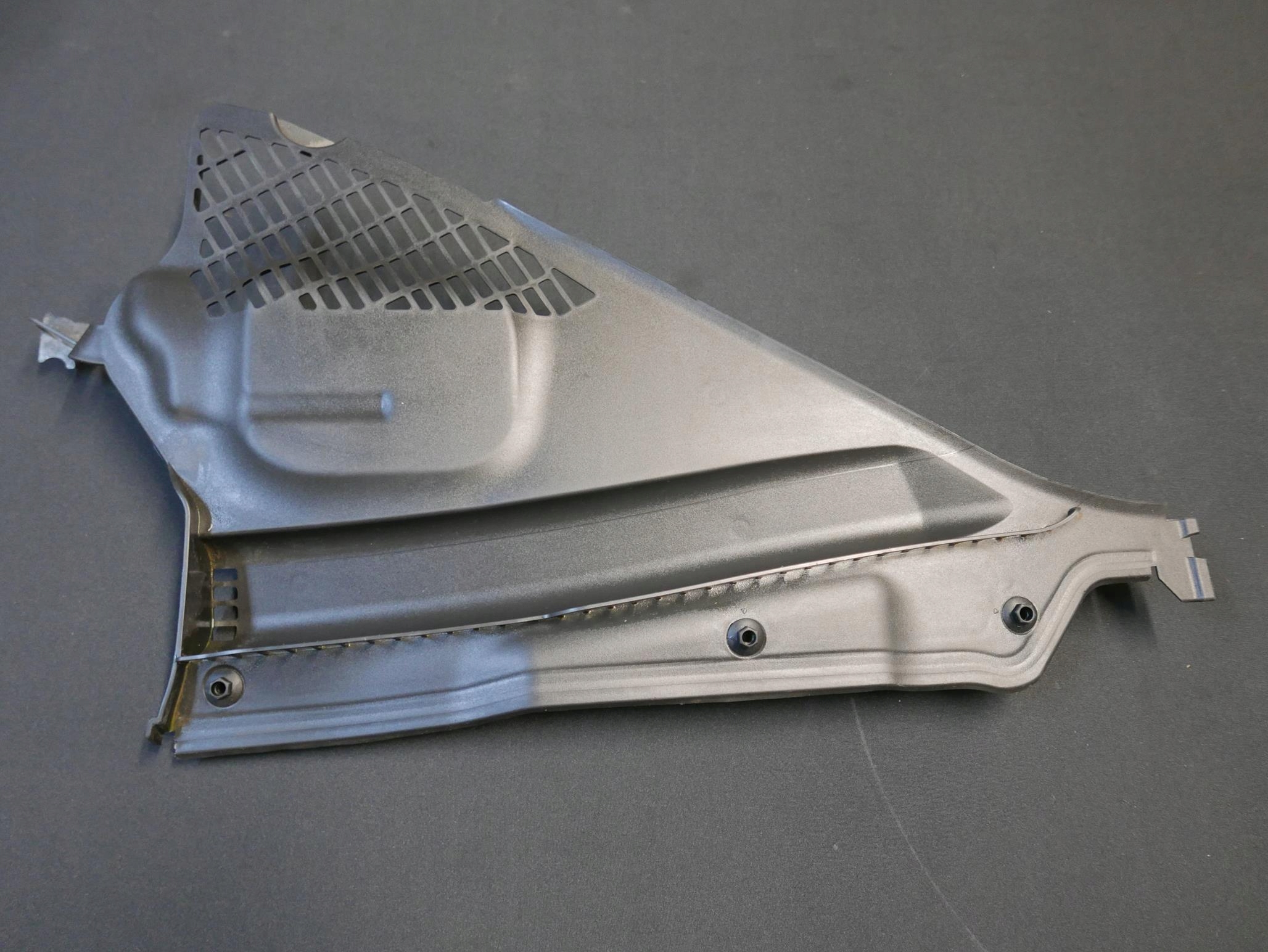 BMW F30 F32 PODSZYBIE LEWE OSŁONA 9206486