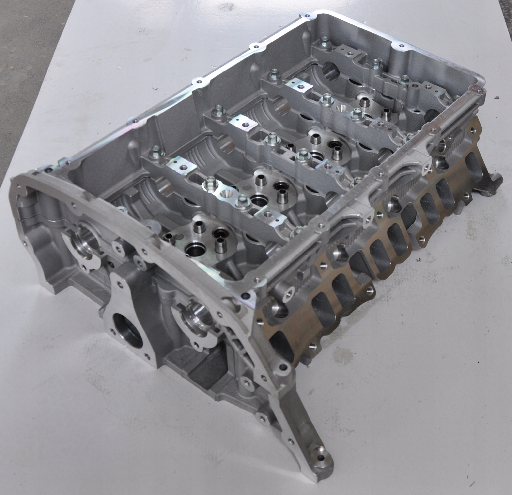 GŁOWICA FORD TRANSIT 2.4 TDCI COMMON RAIL 2006- Typ samochodu Samochody dostawcze Samochody osobowe