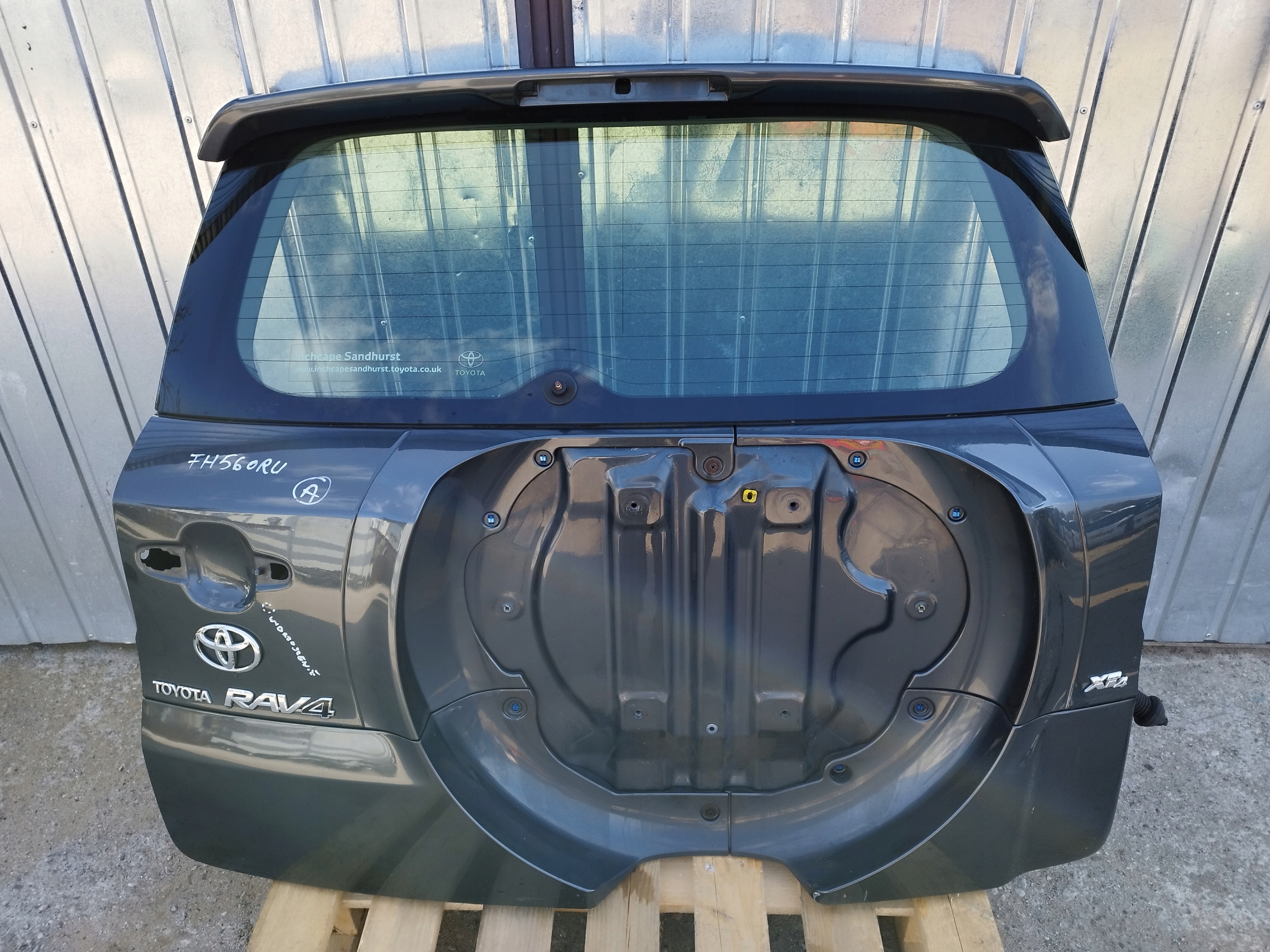крышка багажника стекло зад TOYOTA RAV4 III года 2005-2012 Цвет 1E0