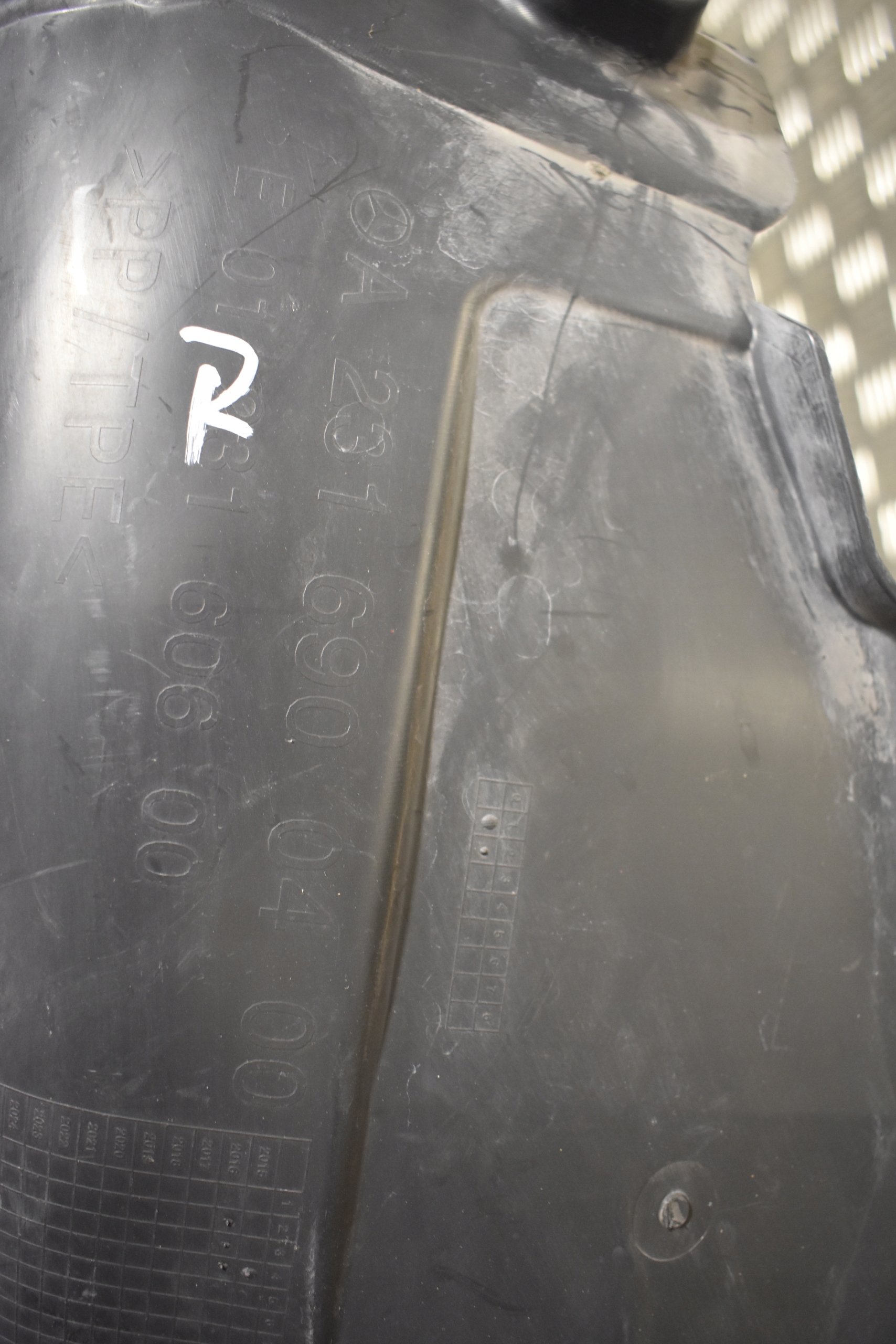 IDEALNE mudguard front front right MERCEDES SL R231 1