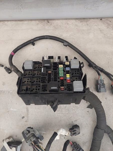 TRANSIT CUSTOM 2.0 TDCI INSTALACJA SKRZYNKA BEZPIECZNIKÓW Producent części Ford OE