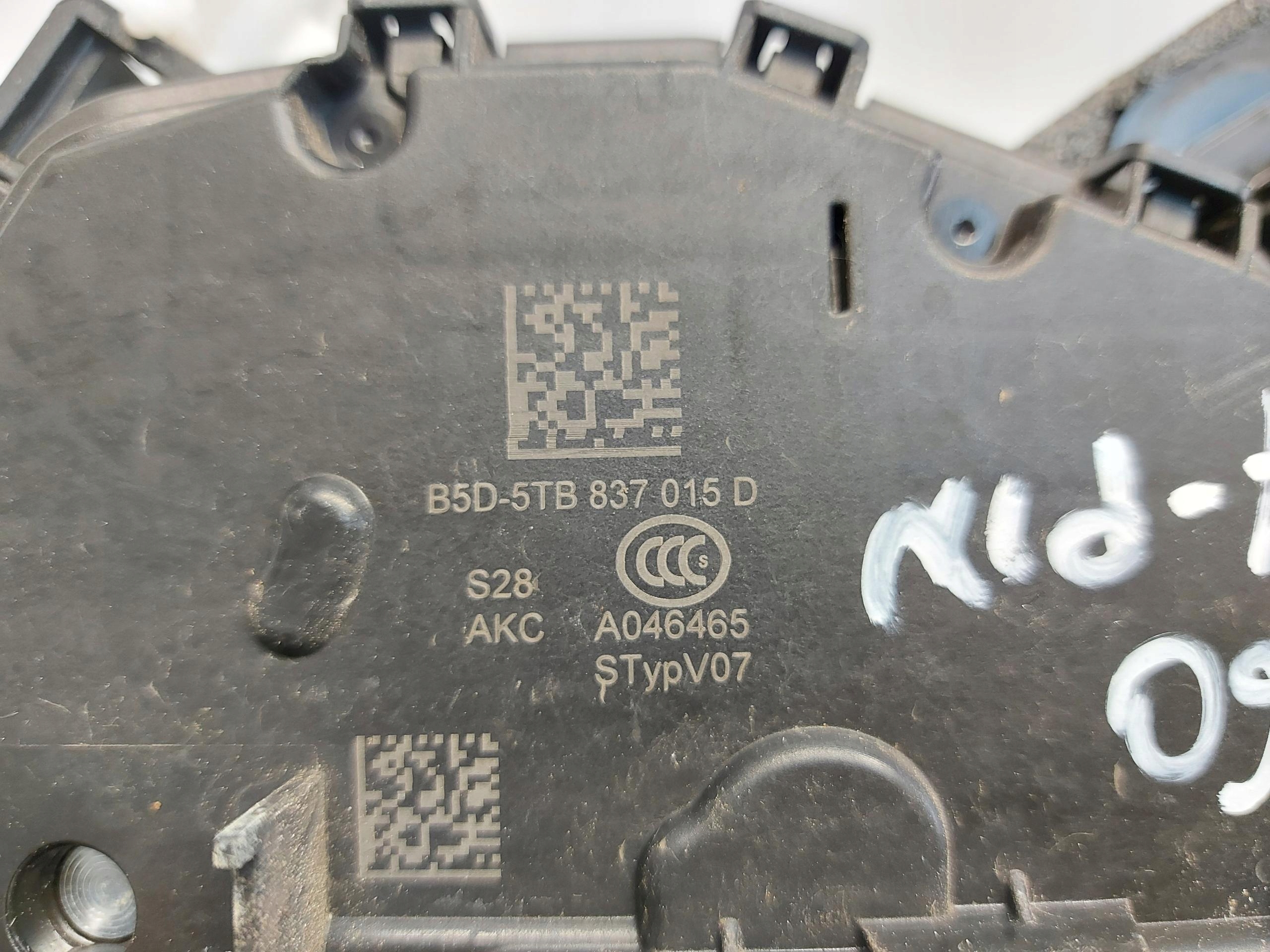 Skoda Enyaq 5LA iV60 lock door left front 5TB837015D