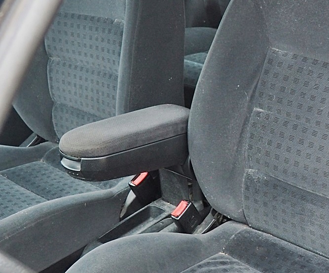 GOLF IV 4 PODŁOKIETNIK SCHOWEK PRZÓD