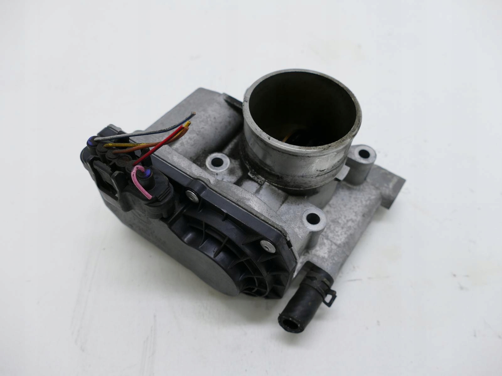 mazda oe R2AA136B0 ДРОССЕЛЬНАЯ ЗАСЛОНКА