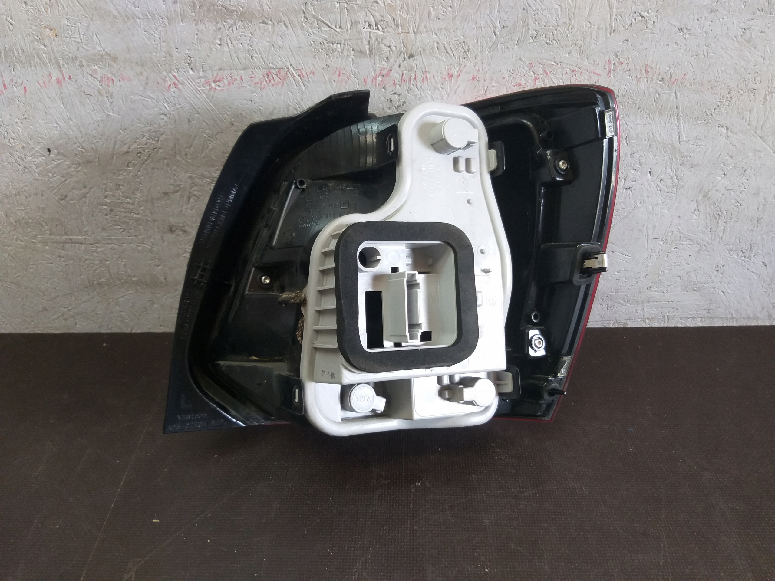 LIGHT REAR PART LEFT VW POLO 08-14 6R0945111B