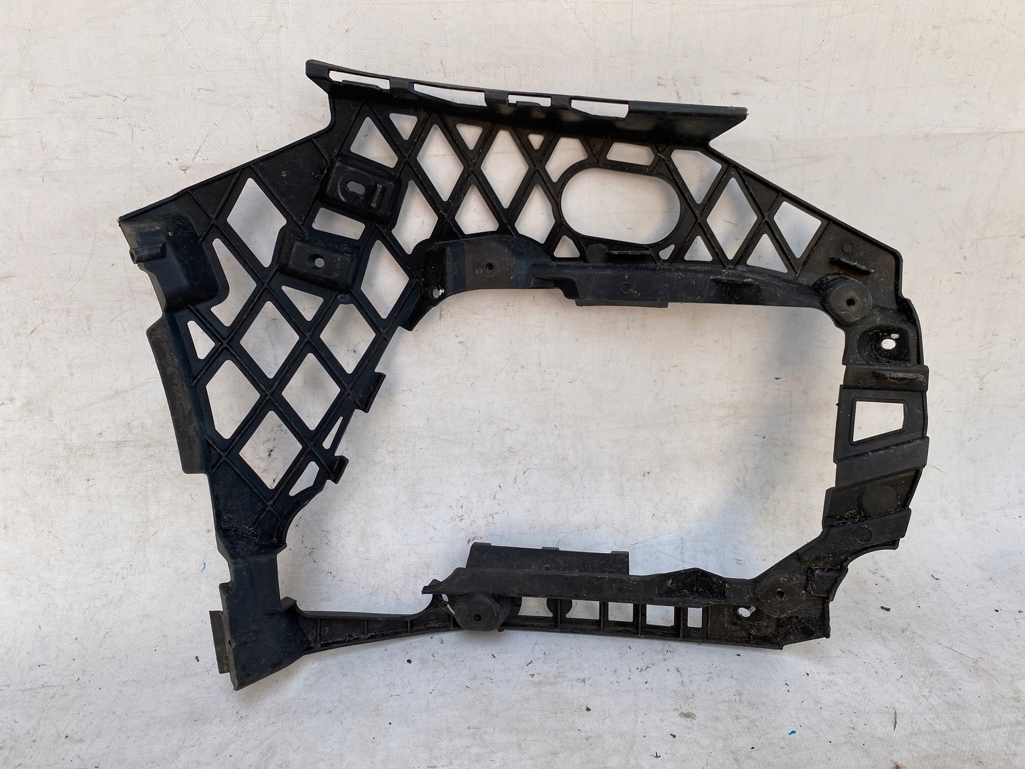 VW PASSAT B8 R-LINE 14- bumper bracket left front holder 3G0807177E