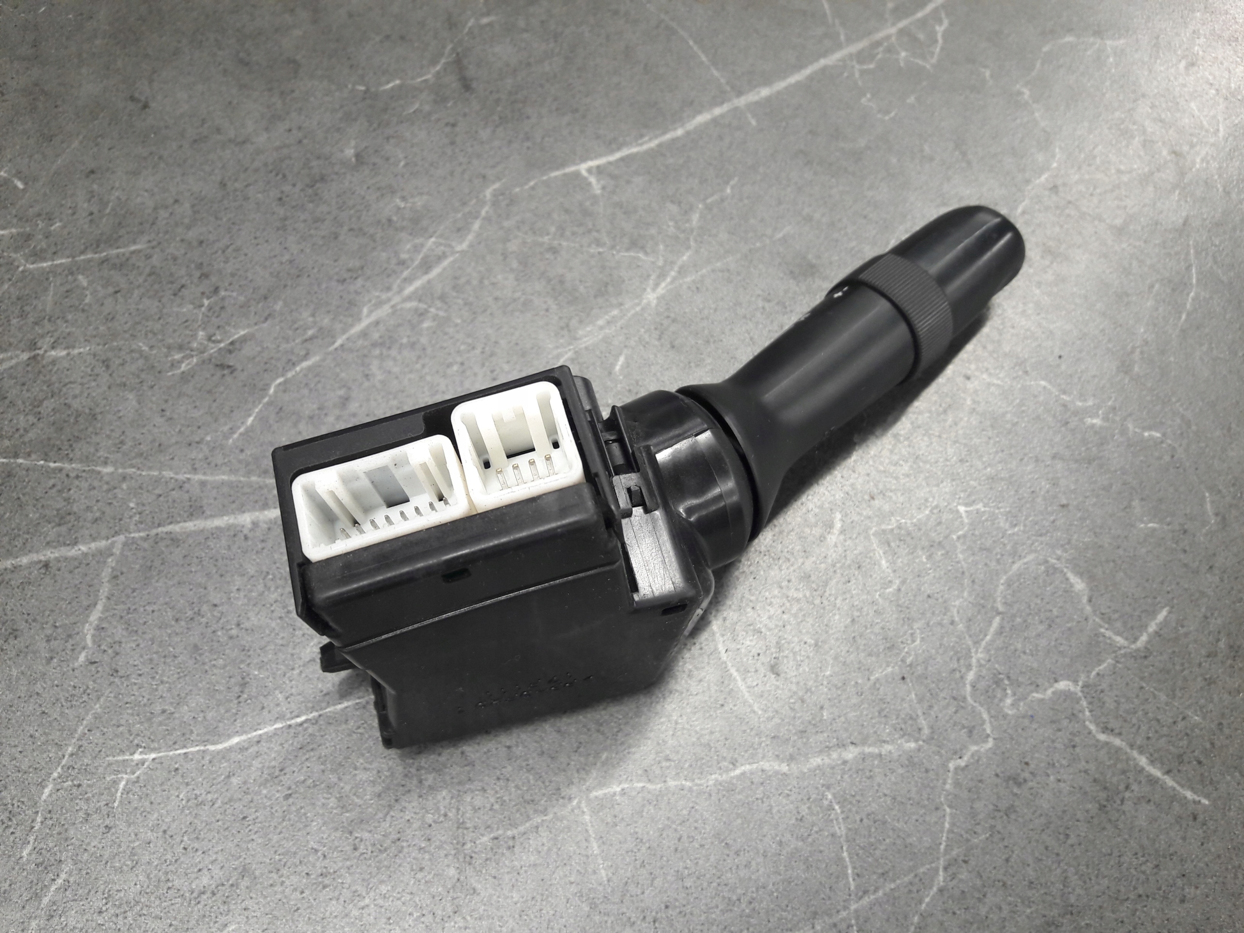 3055117F166 przelacznik WYCIERACZEK PEUGEOT 107 Producent części Peugeot OE