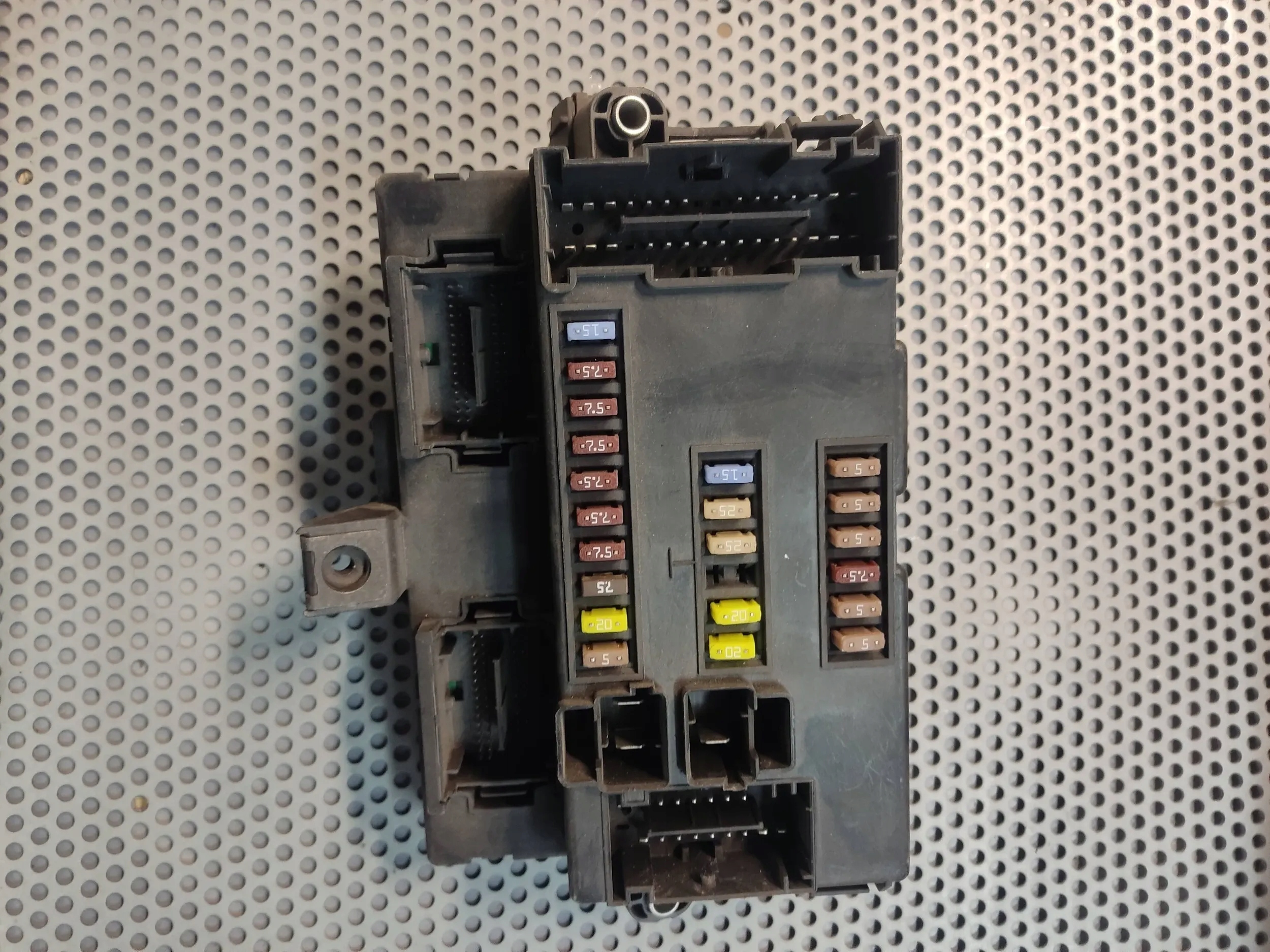 SKRZYNKA BEZPIECZNIKÓW IVECO DAILY Y503440590111