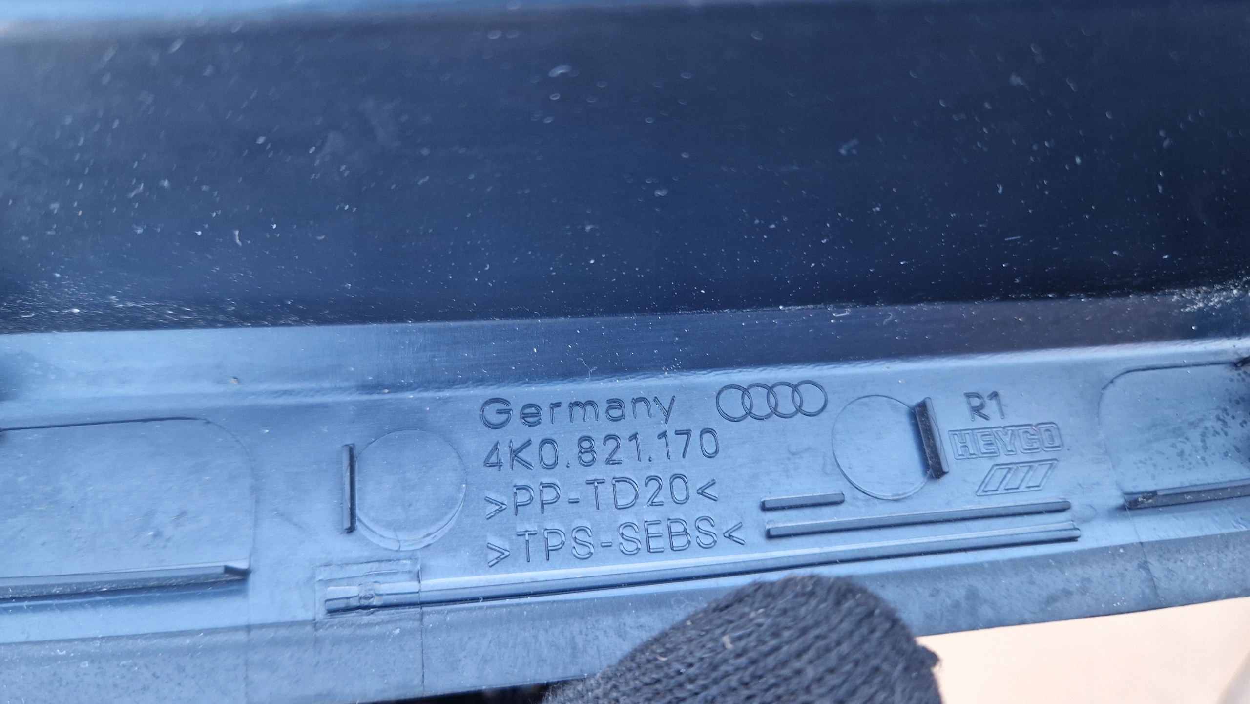 copertura GREMBIALINA parafango AUDI A6 C8 4K0821170 Destro Originale