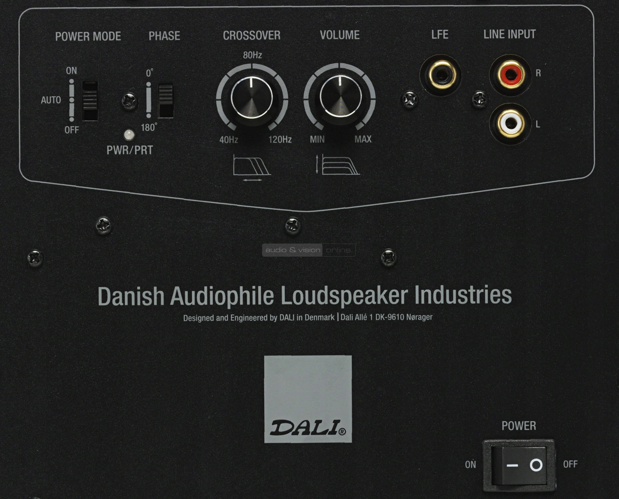 DALI SUB C-8D NOWA, DYSKRETNA OZDOBA Z DUŻYM BASEM Kod producenta SUB C-8 D