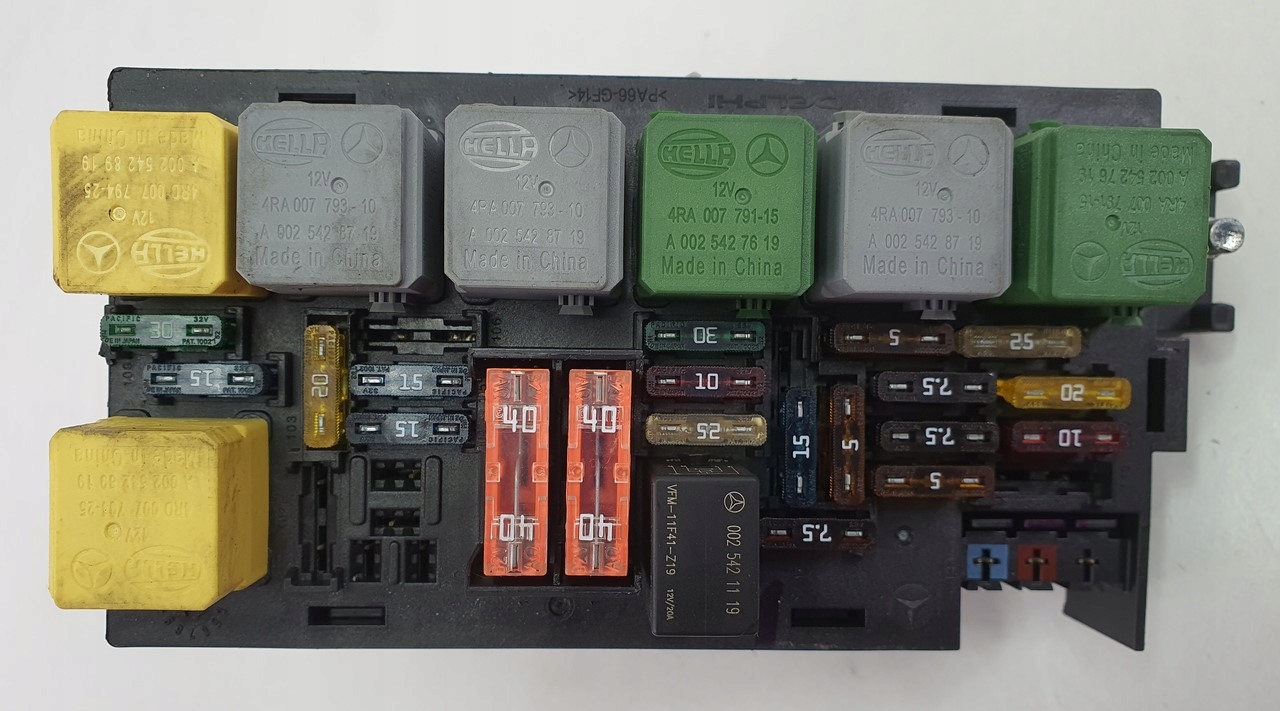 SKRZYNKA BEZPIECZNIKÓW MERCEDES R W251 5.5 V8