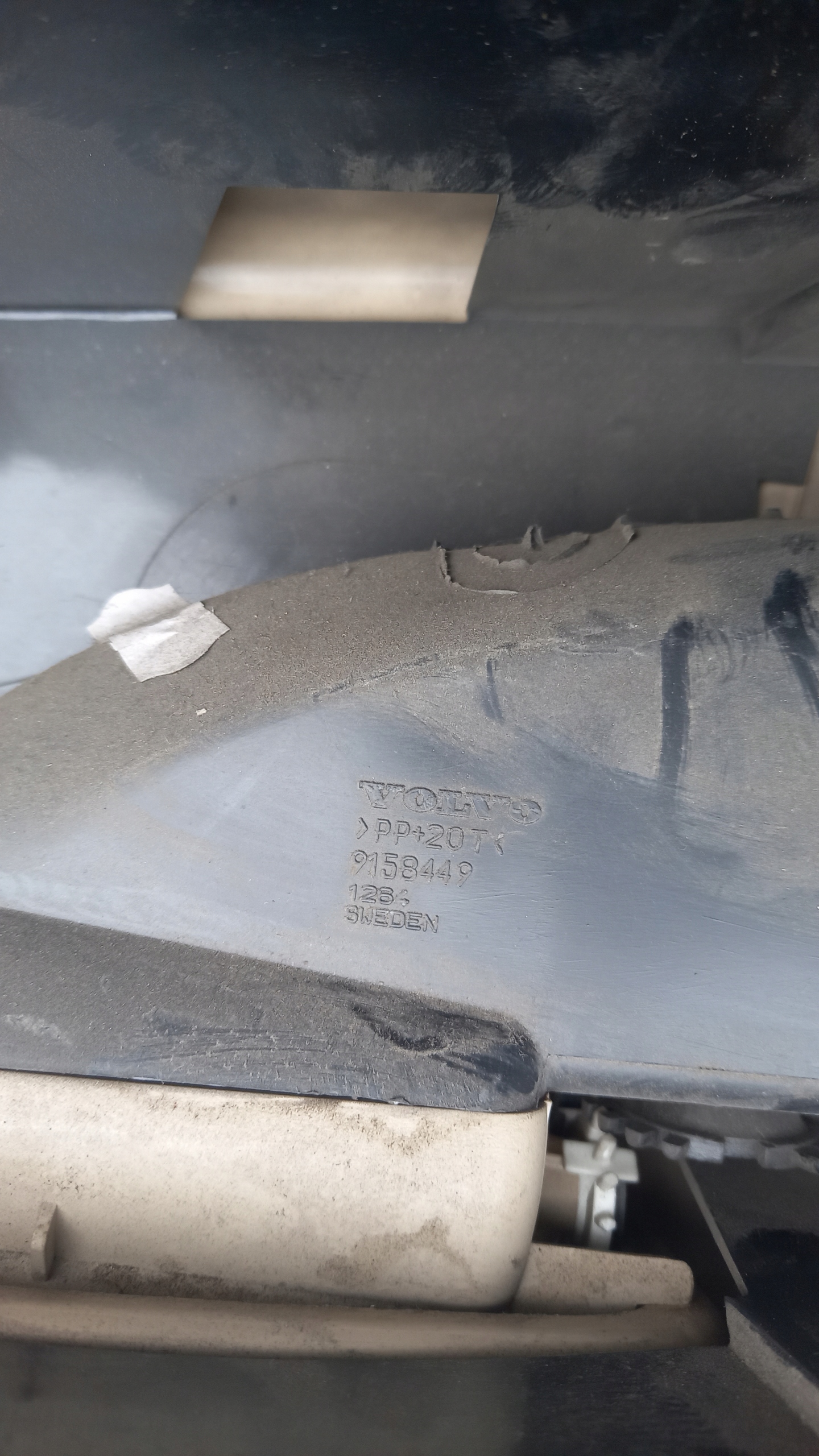 защита правая volvo S60 9158449