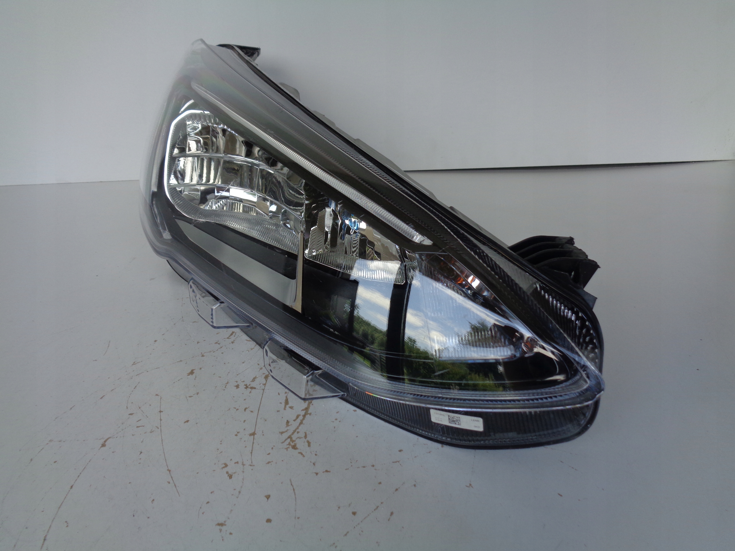 light right REFLEKTOR FORD FOCUS MK4 18- LED