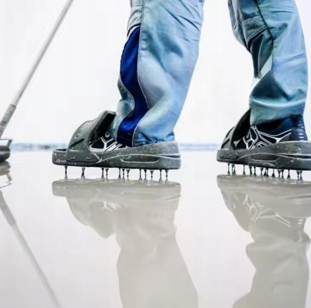 Buty z kolcami do posadzek żywicznych rozmiar XL