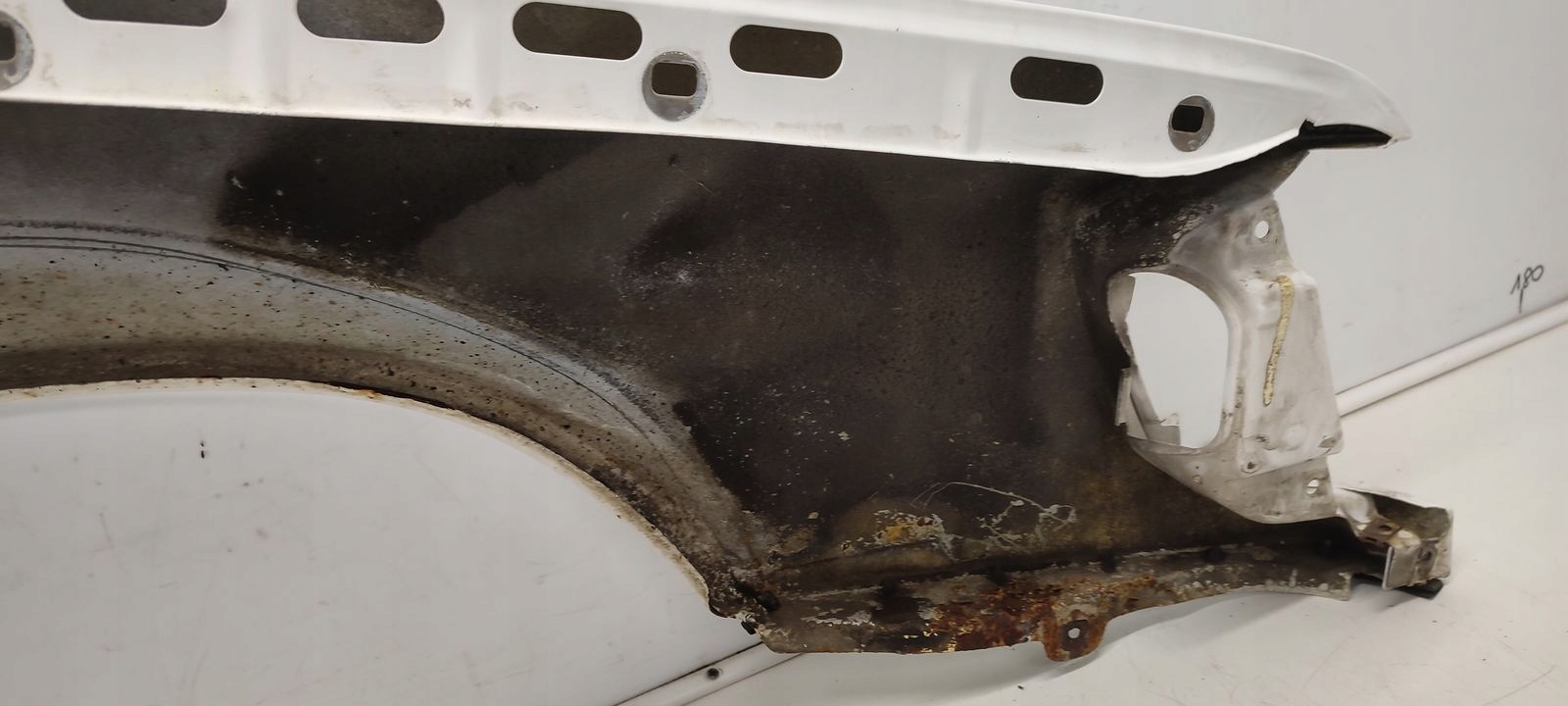 fender left front front Mercedes W124 kombi 149