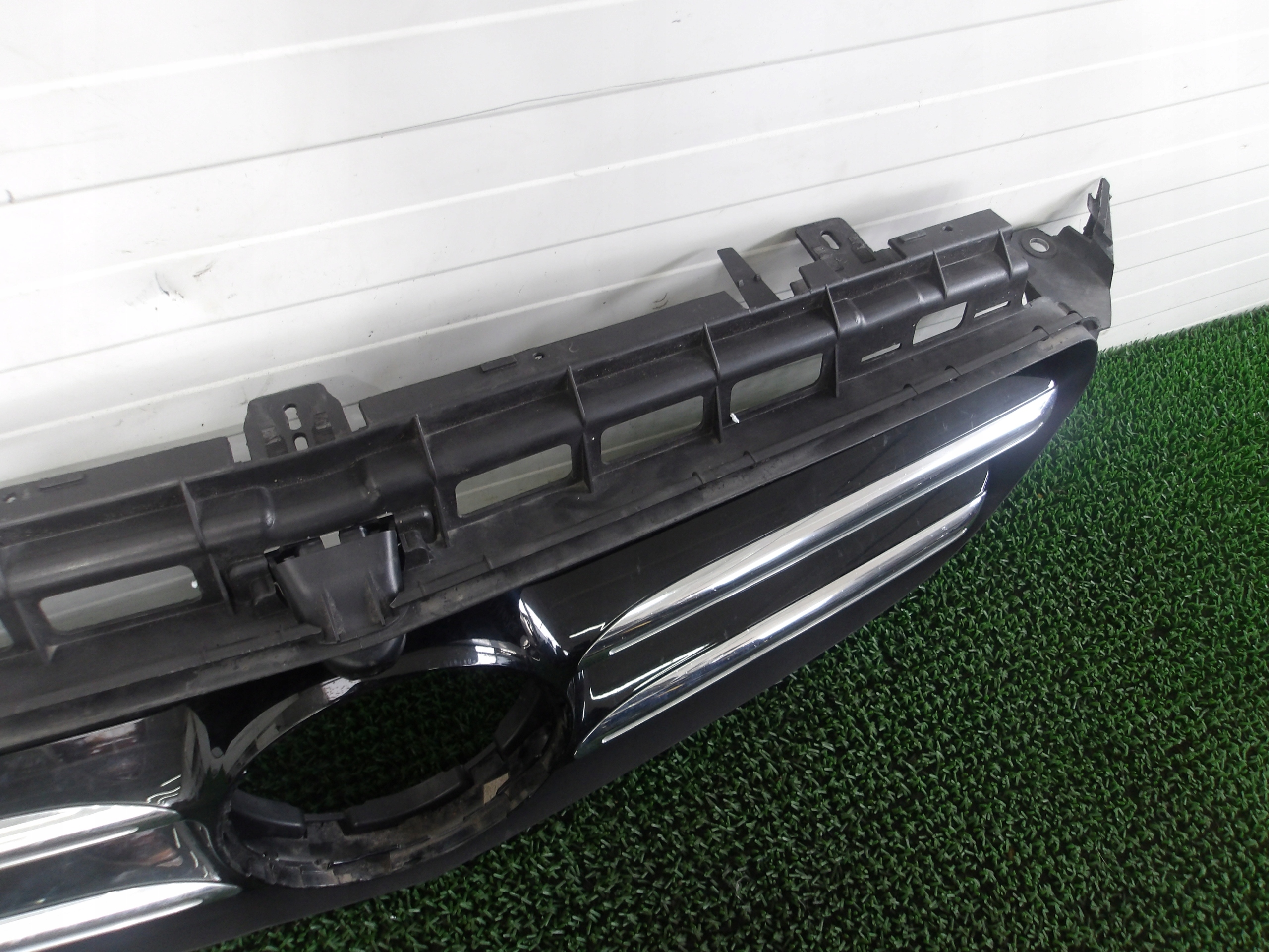 MERCEDES E-KLASA W213 16- grill grille front front below KAMERE OE