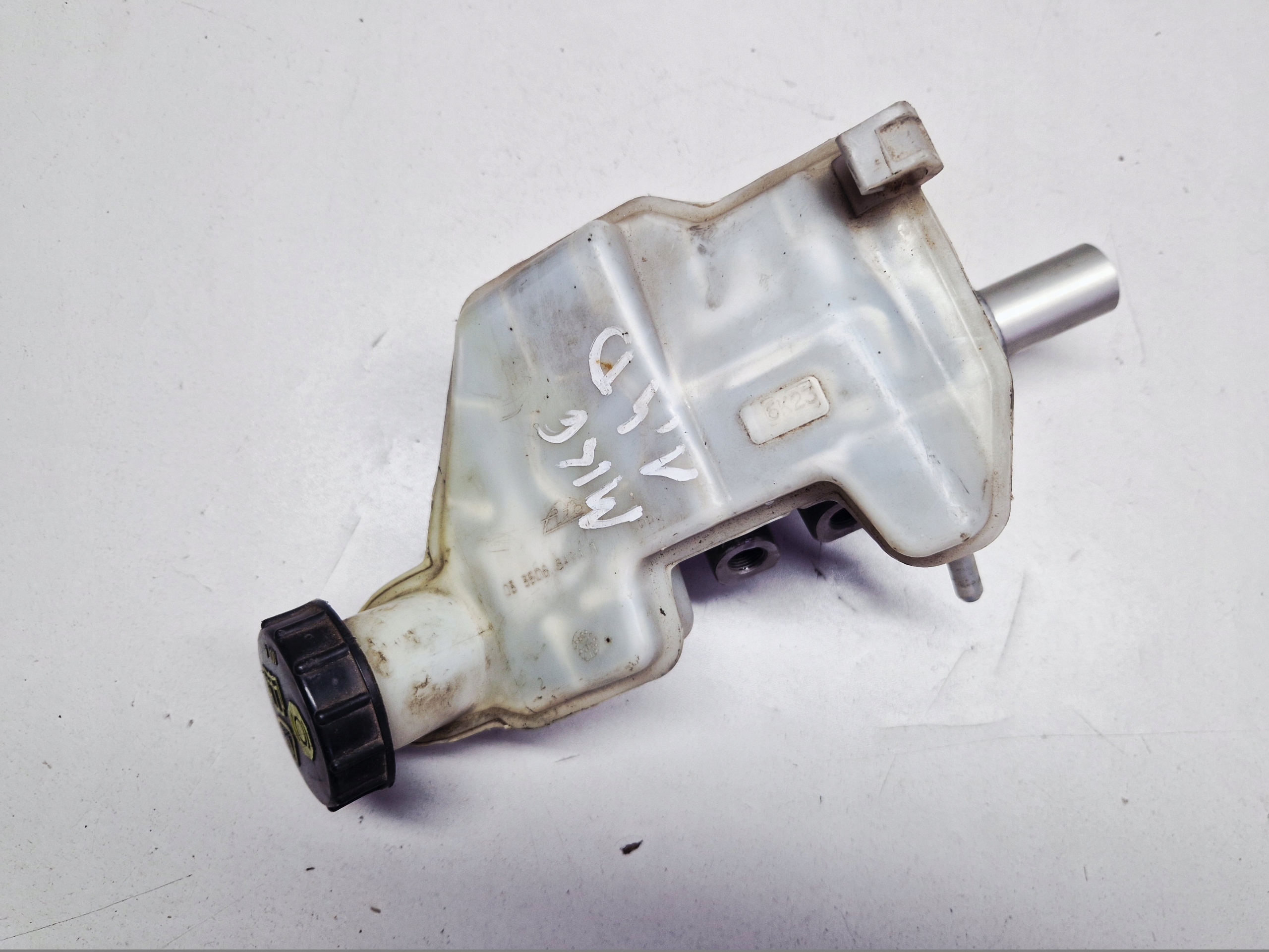 FORD FIESTA MK6 Servoölbehälter Pumpe 03350884941