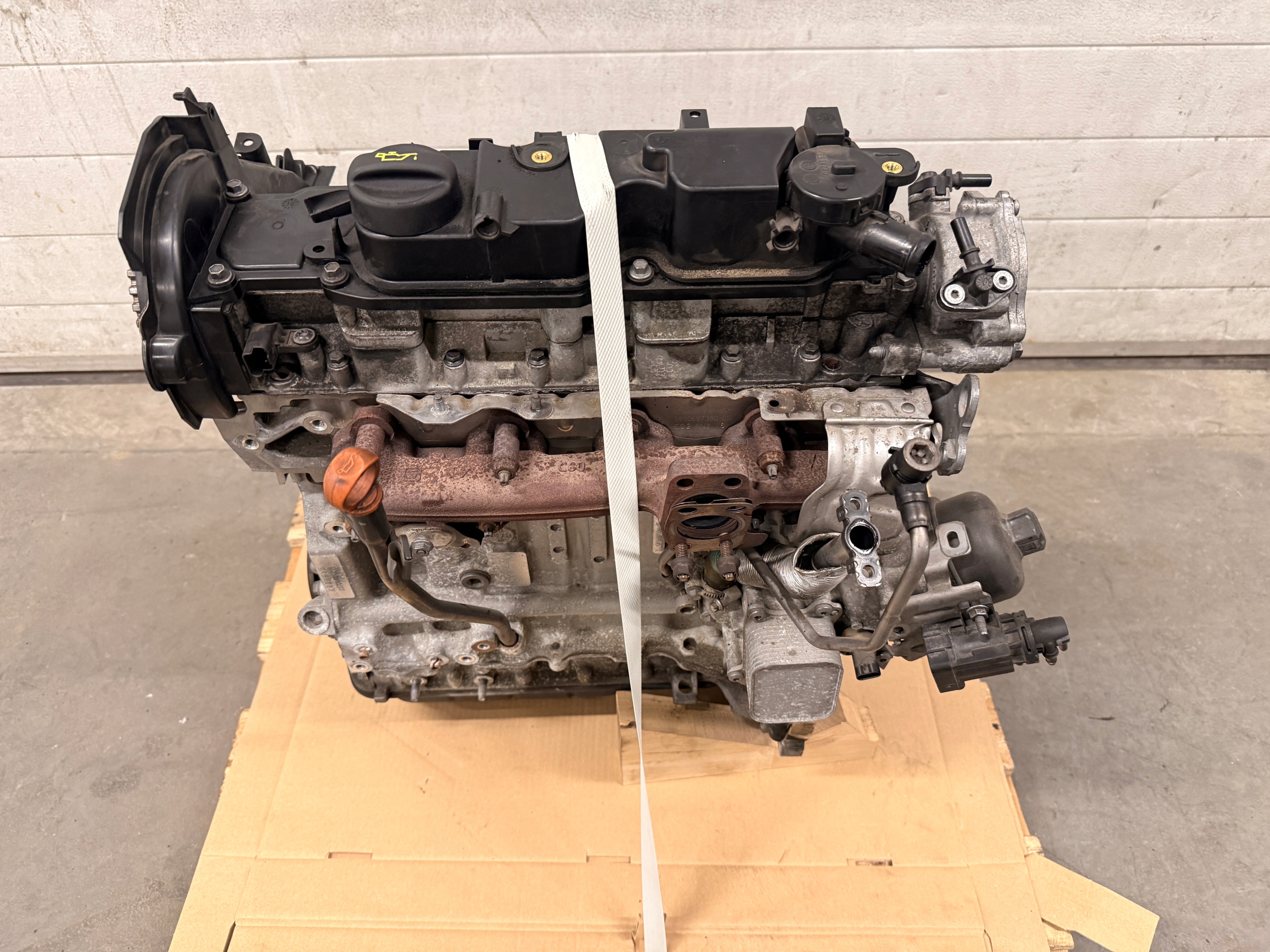 Peugeot 208 1.6 E-HDI 73kW 100km engine BH02 damaged