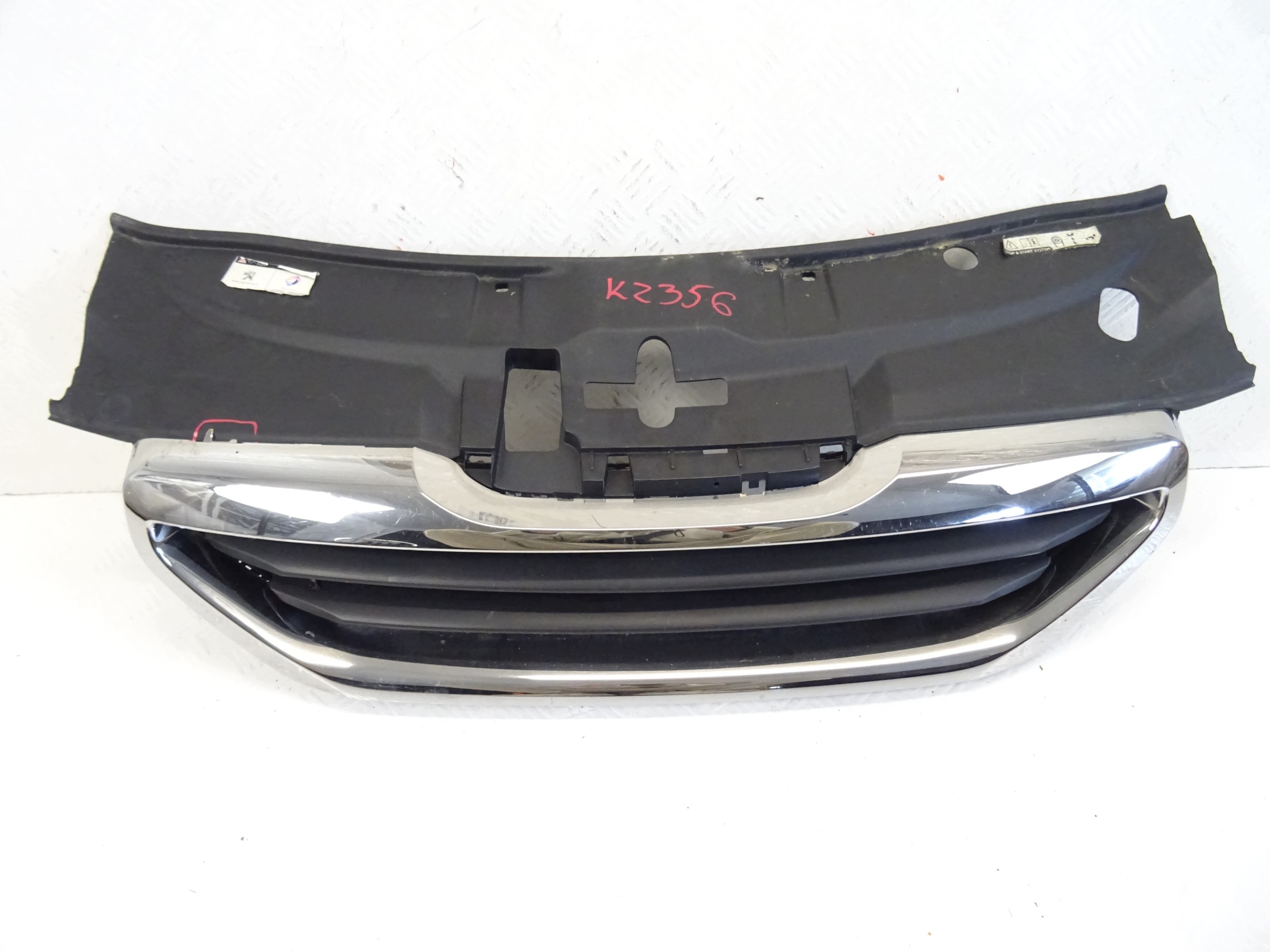 grill grille front front PEUGEOT 2008 and 9678490677