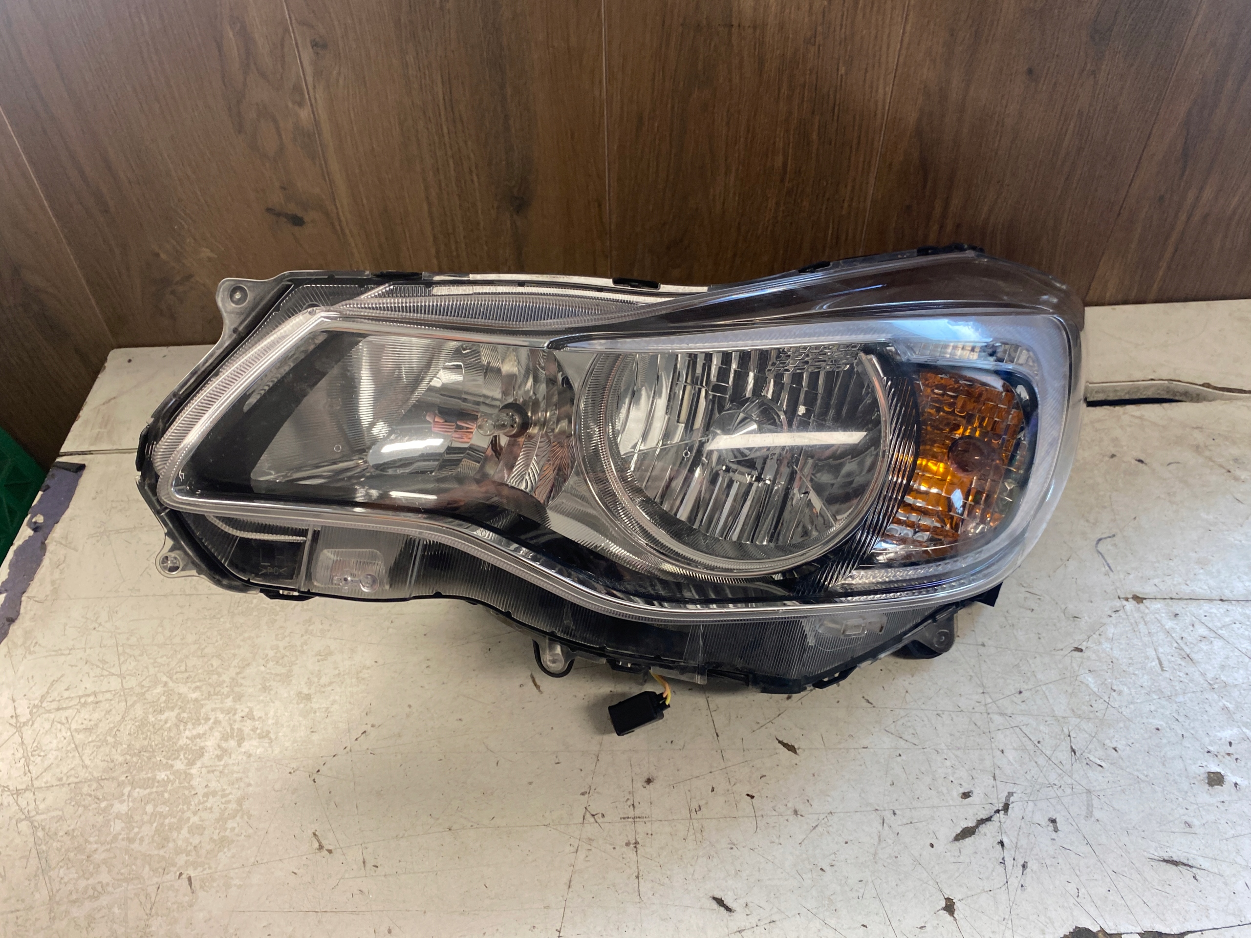 SUBARU IMPREZA XV ФАРА ЛІВИЙ ПЕРЕД