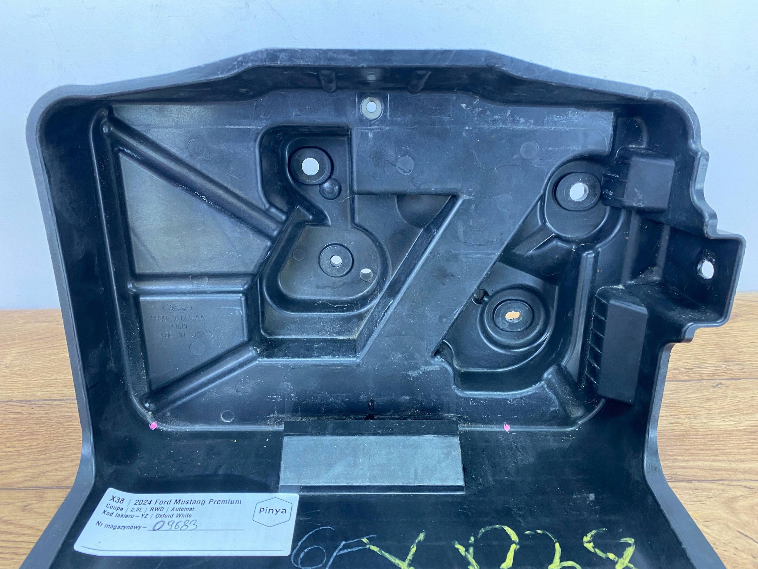 Grundlage Halter akumulatora Ford Mustang VII MK7 2024+