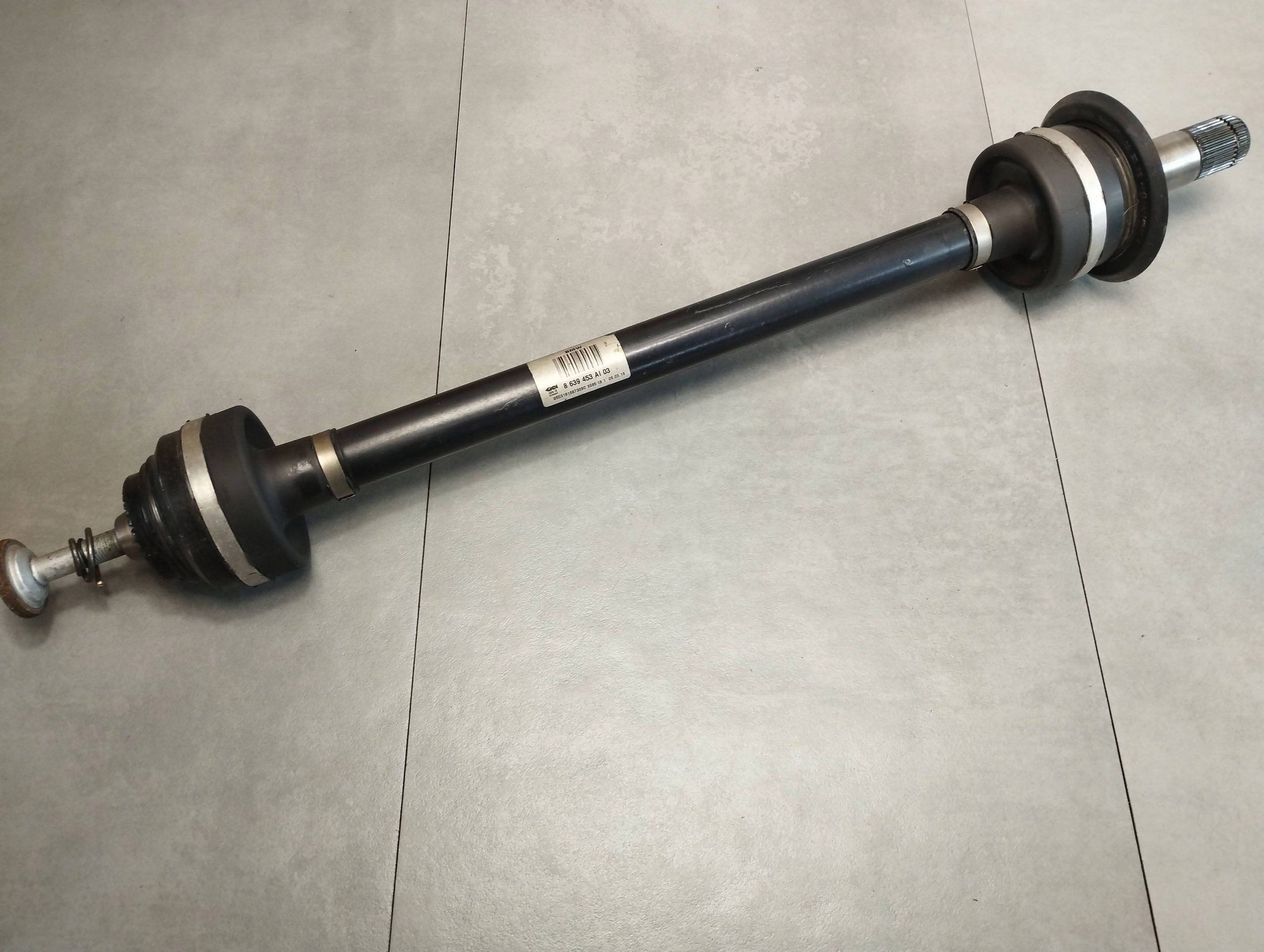 BMW 7 G11 750i semi-axis left rear part 8639453
