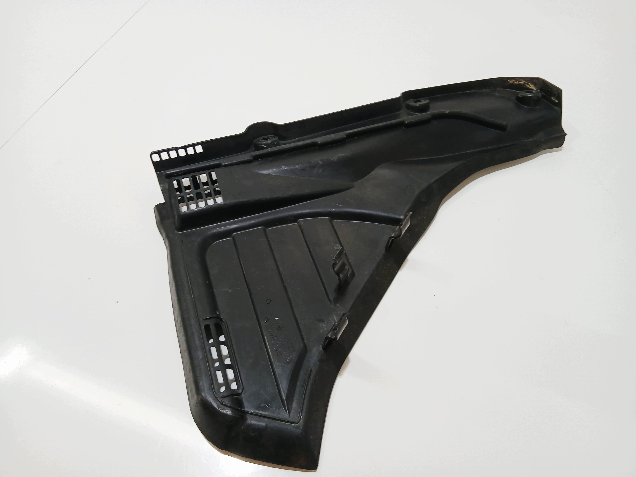cover under the window left BMW F02 7216973 EU